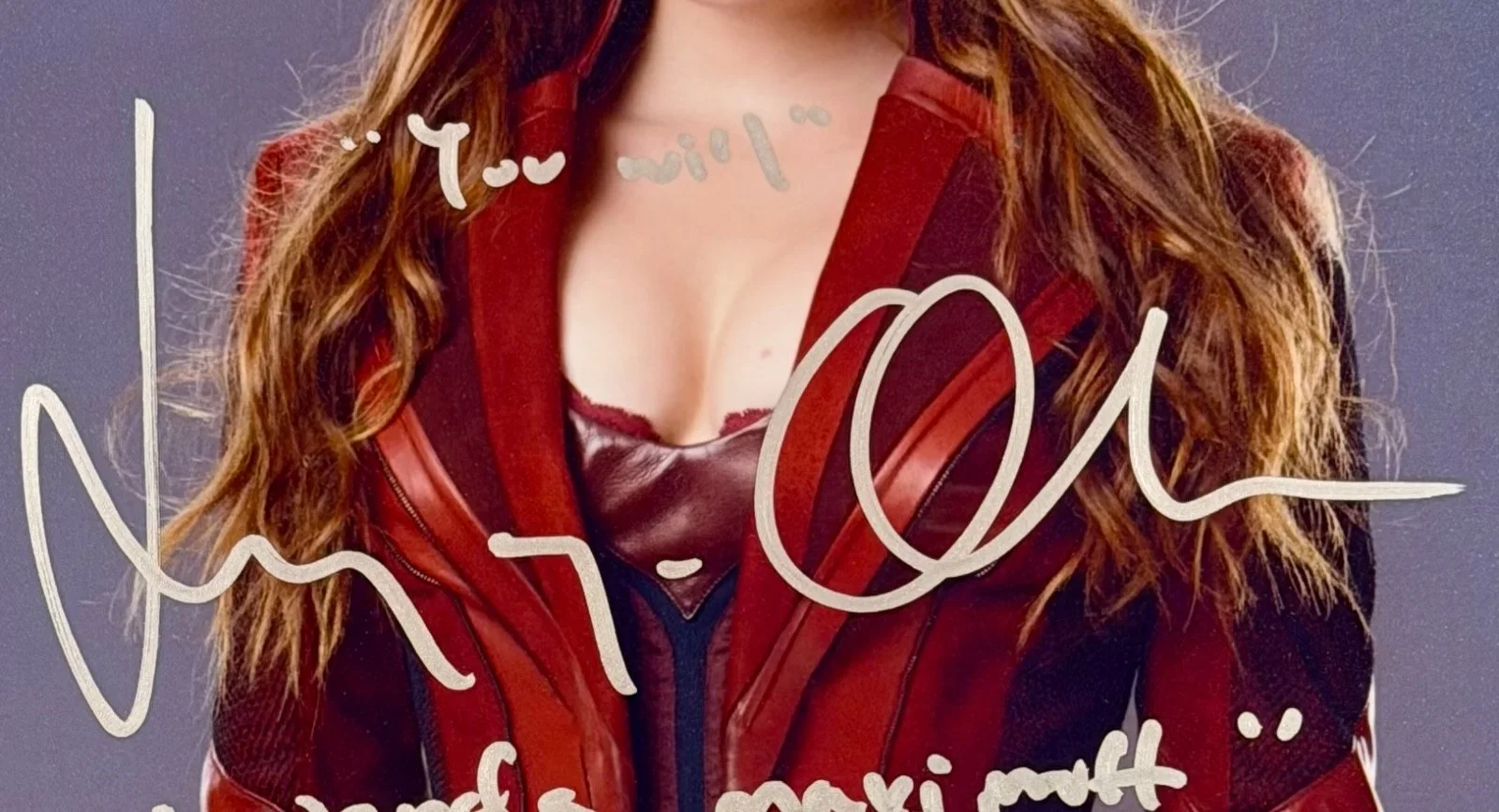 Elizabeth Olsen — Elizabeth Olsen Signed 8x11.5 Scarlet Witch Photo w/ 3 Inscriptions COA, изображение 2