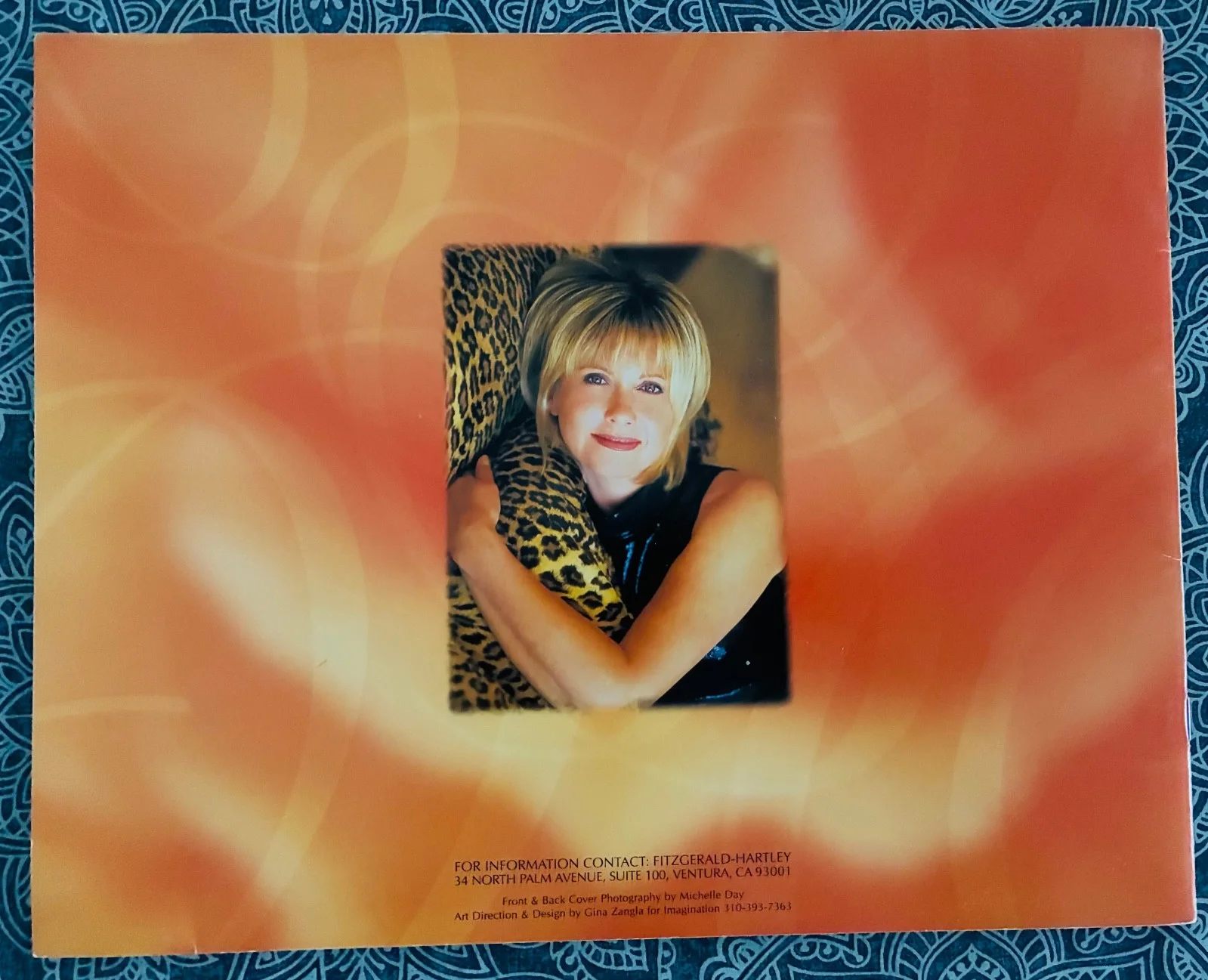 Olivia Newton John signed "One Woman's Journey" booklet, изображение 3