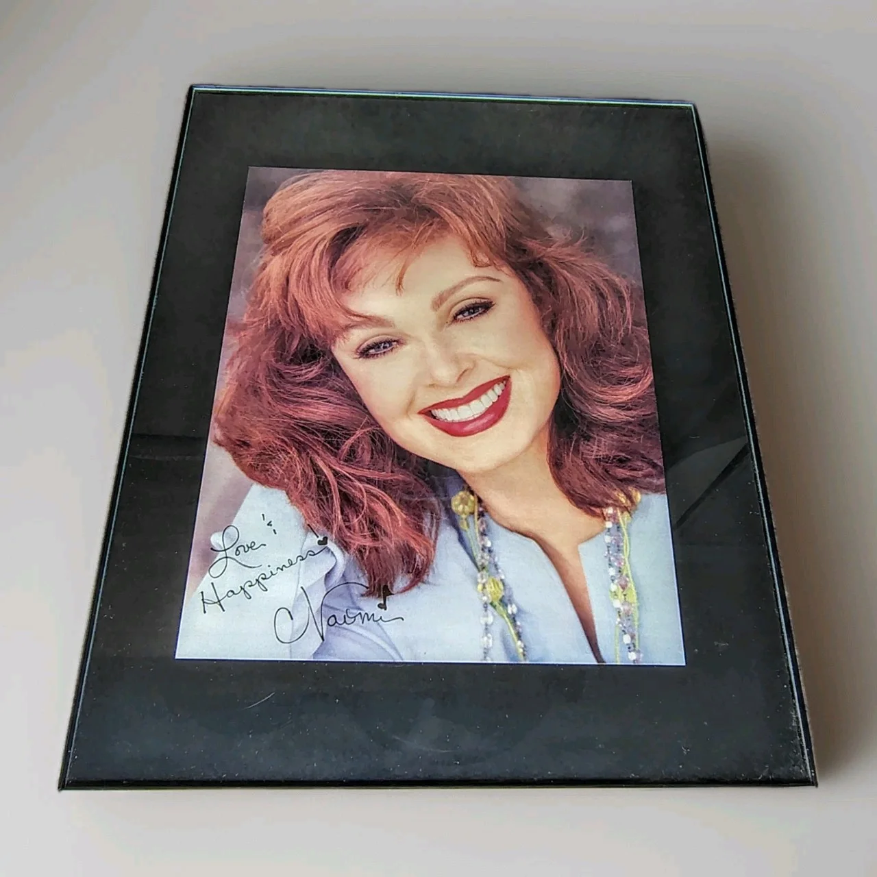 Naomi Judd — Autographed And Framed Portrait Of Naomi Judd 8 X 10 "Love & Happiness" ~Naomi, изображение 3