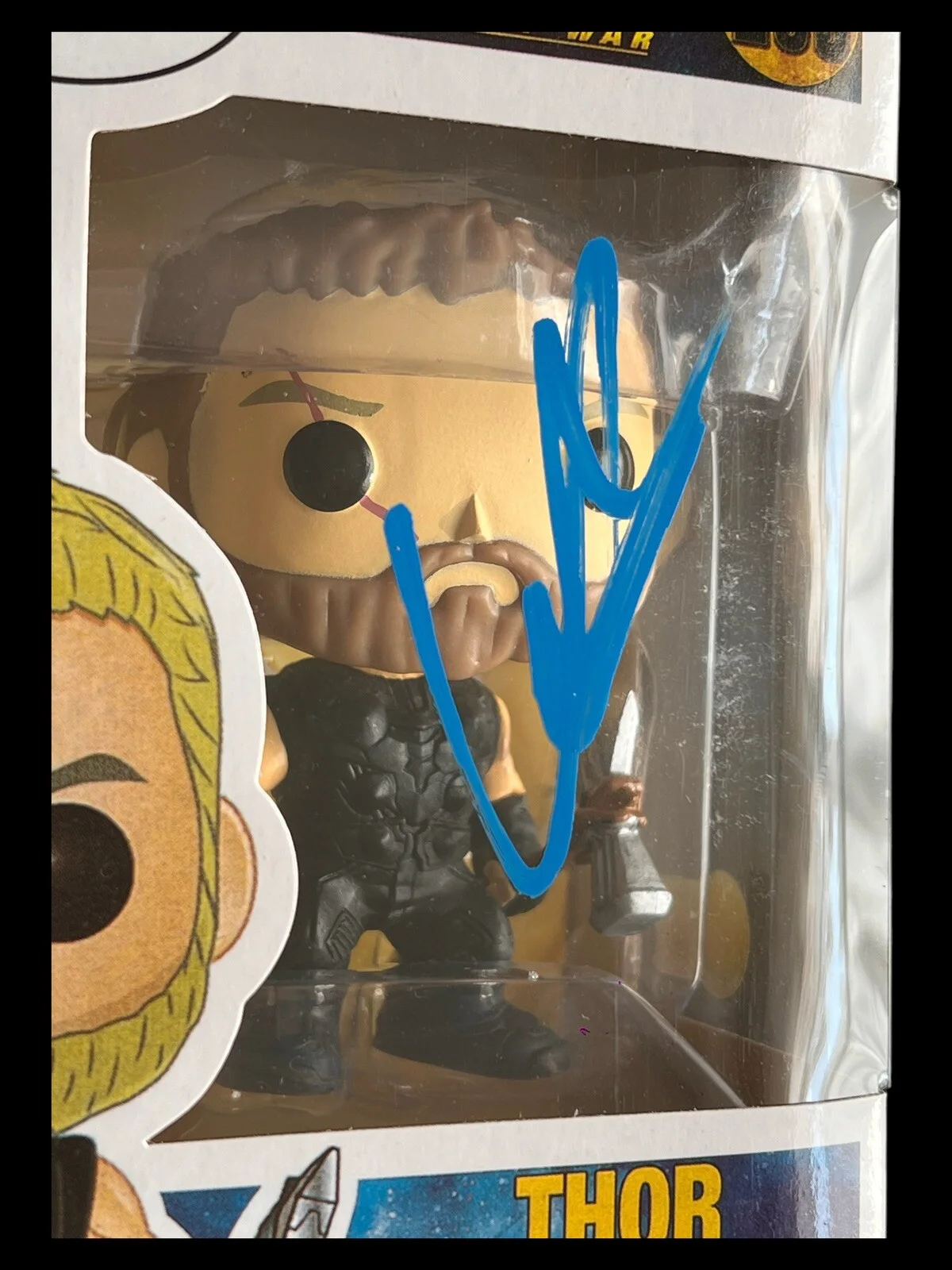 Chris Hemsworth — CHRIS HEMSWORTH SIGNED AVENGERS INFINITY WAR THOR 286 FUNKO POP BECKETT BN03358, изображение 2