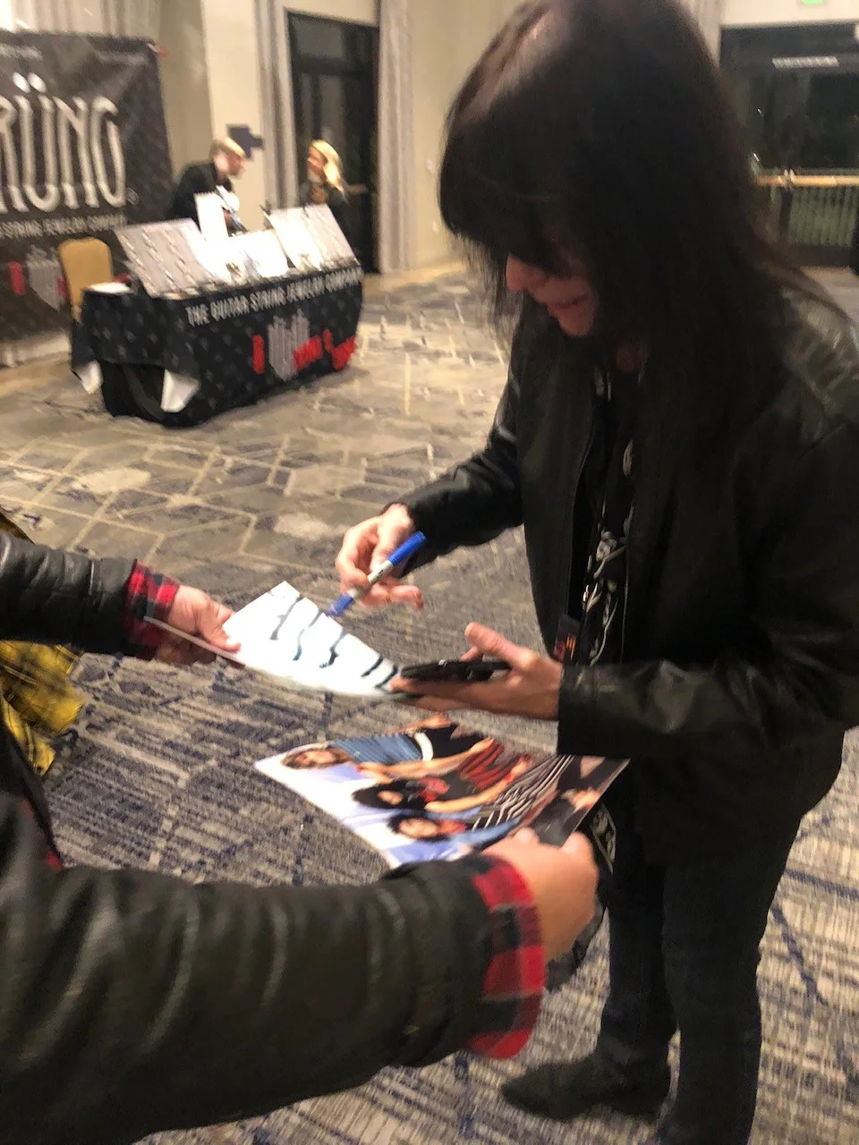 GFA Quiet Riot Band Bassist * RUDY SARZO * Signed 8x10 Photo PROOF COA, изображение 2