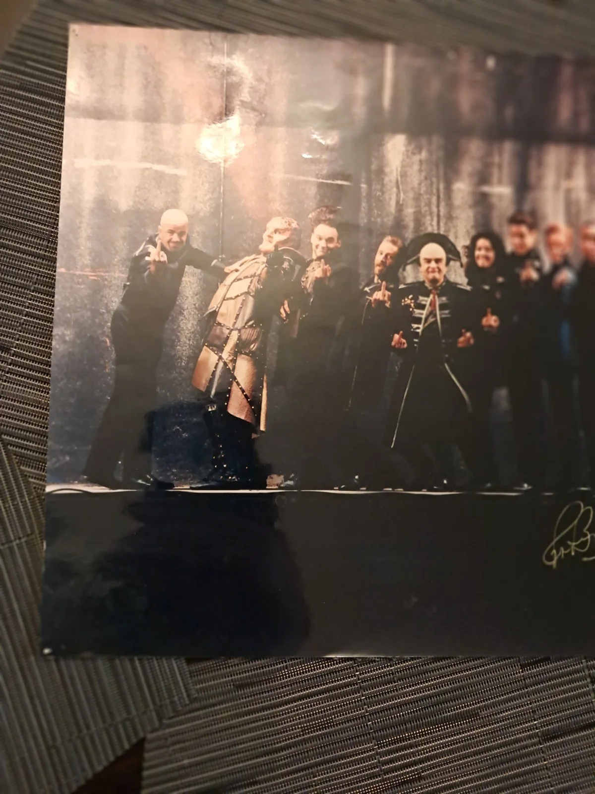 Babylon 5 Cast Photo Signed by Richard Biggs Autograph Used, image 2