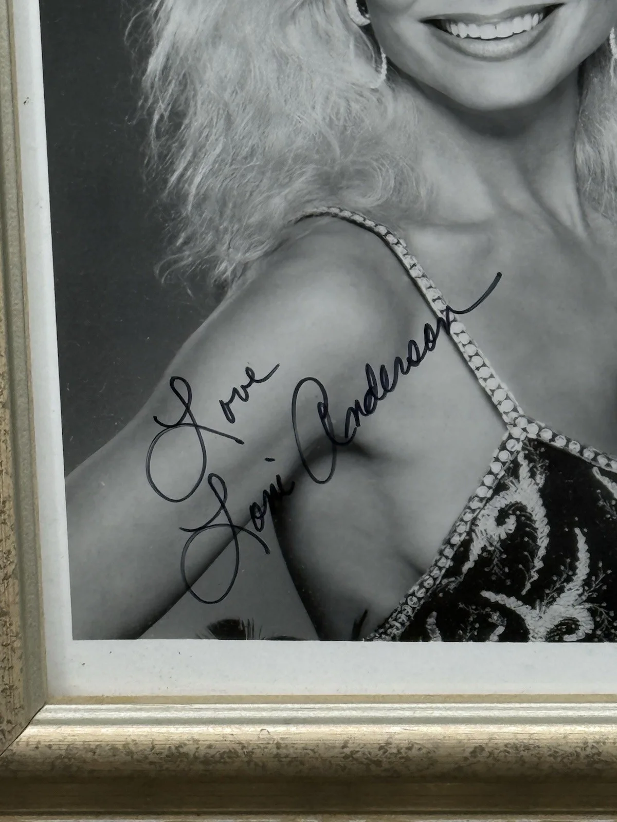 Loni Anderson — Vintage Loni Anderson Signed 1994 Framed Photo 12.50 x 10.50”, image 3