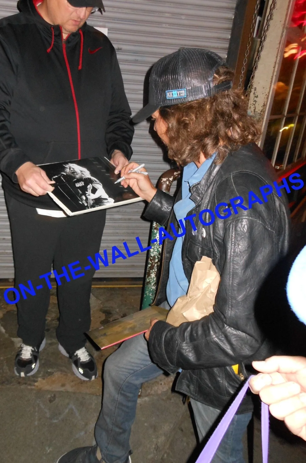 EDDIE VEDDER PEARL JAM HAND SIGNED AUTOGRAPHED MOORE THEATER 16X20 PHOTO W/PROOF, изображение 3