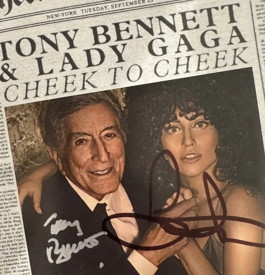 Lady Gaga & Tony Bennett Signed (Cheek to Cheek) 6x12 CD Cover Framed JSA, изображение 2