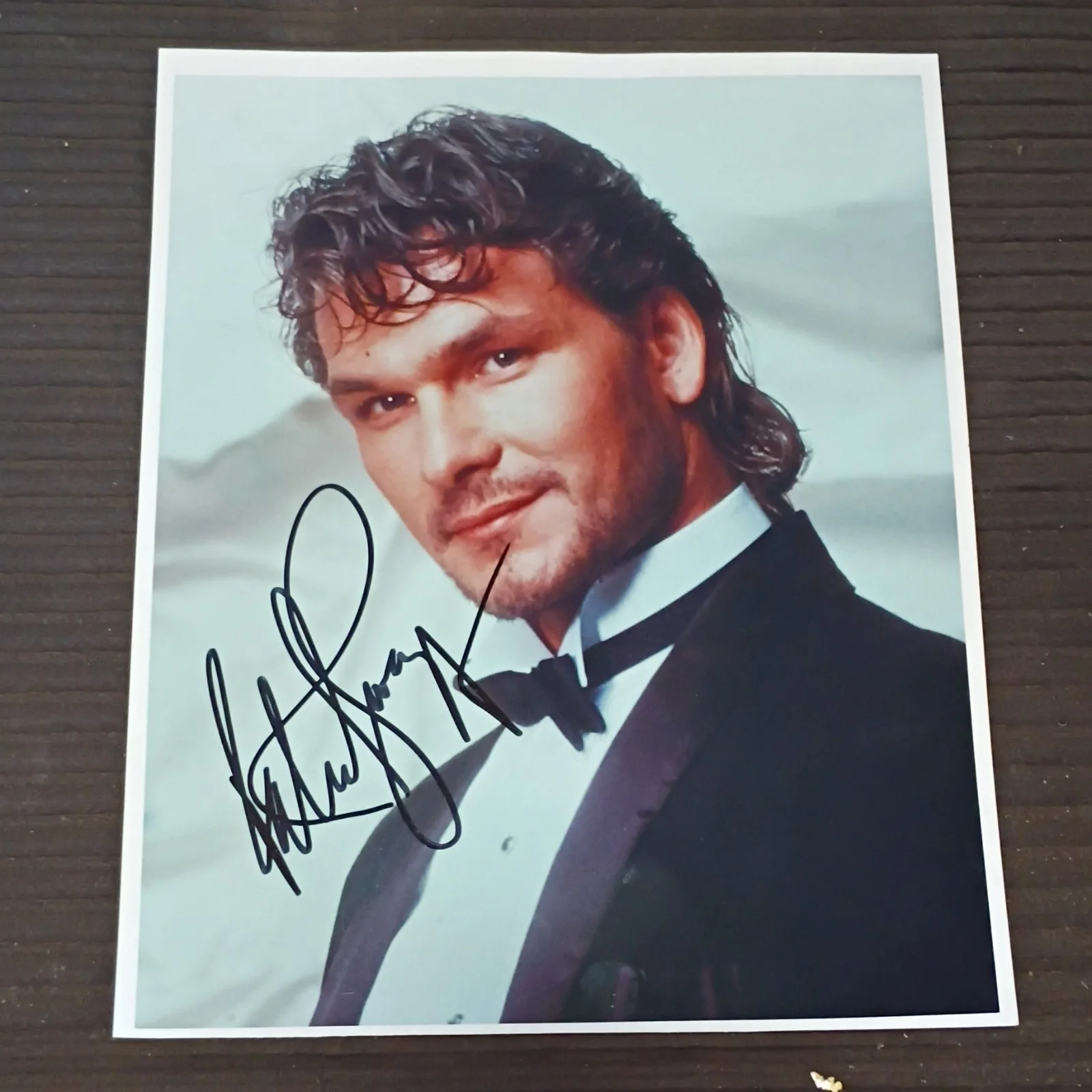 Patrick Swayze — Patrick Swayze Autographed Original 8x10 Photo Authenticated Autograph World, image 2