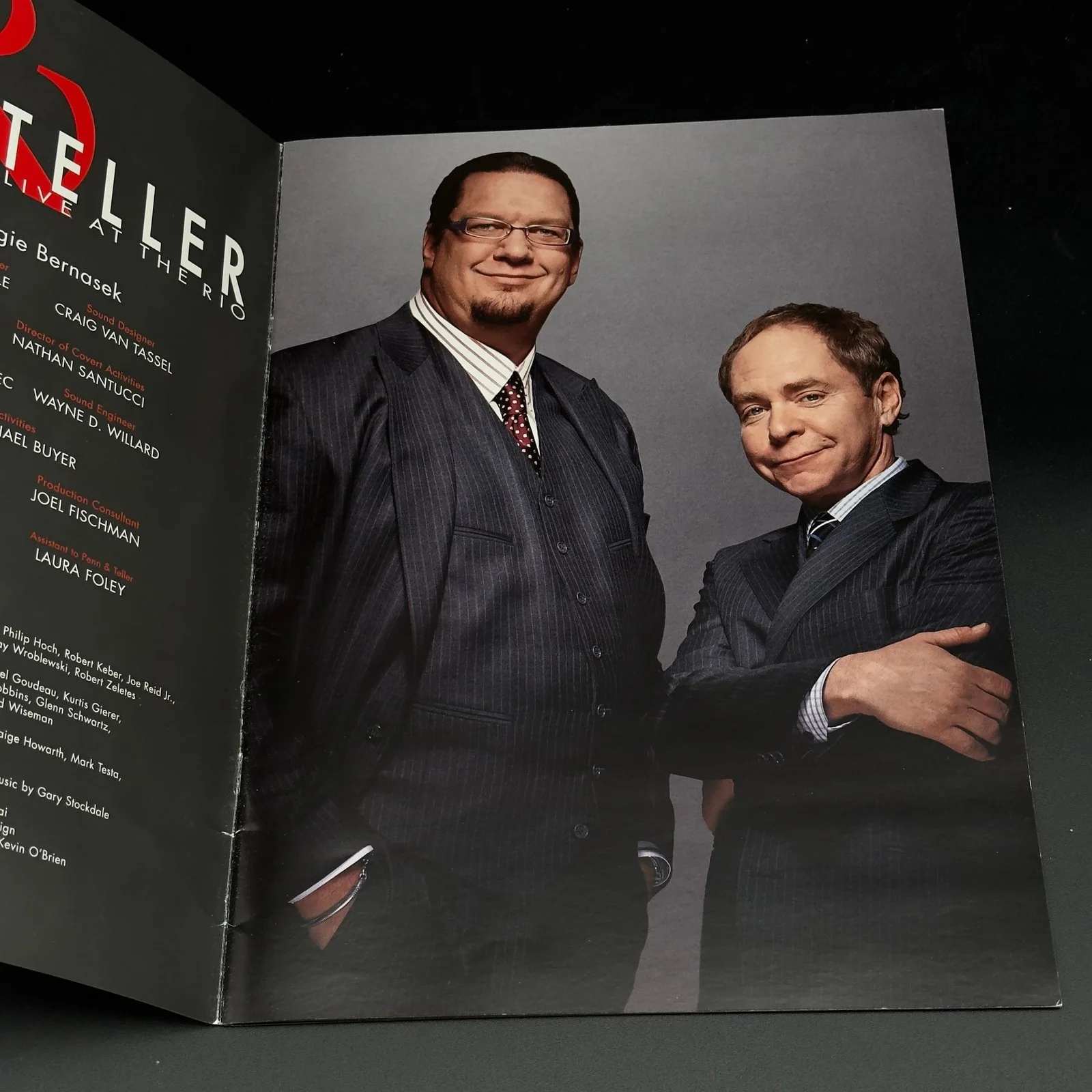 Penn, Teller — Penn & Teller Signed Souvenir Booklet — Authentic Magic Legends Autograph!, image 4