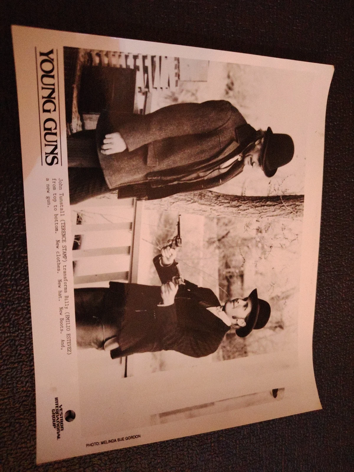 Original Young Guns 1988 Press Photo Emilio Estevez Terence Stamp Vestron Still, изображение 2