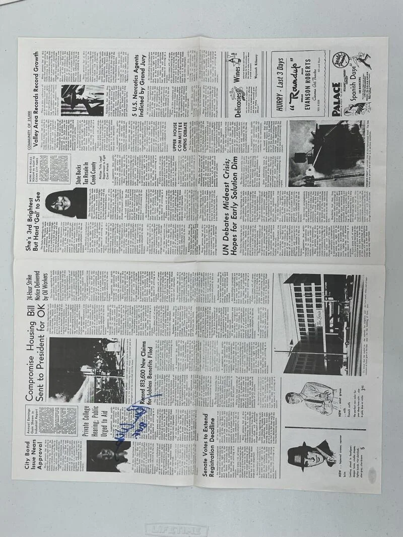 TOM WILSON — Tom Wilson Signed Back to the Future Prop Peplica Newspaper Autograph Beckett, изображение 3