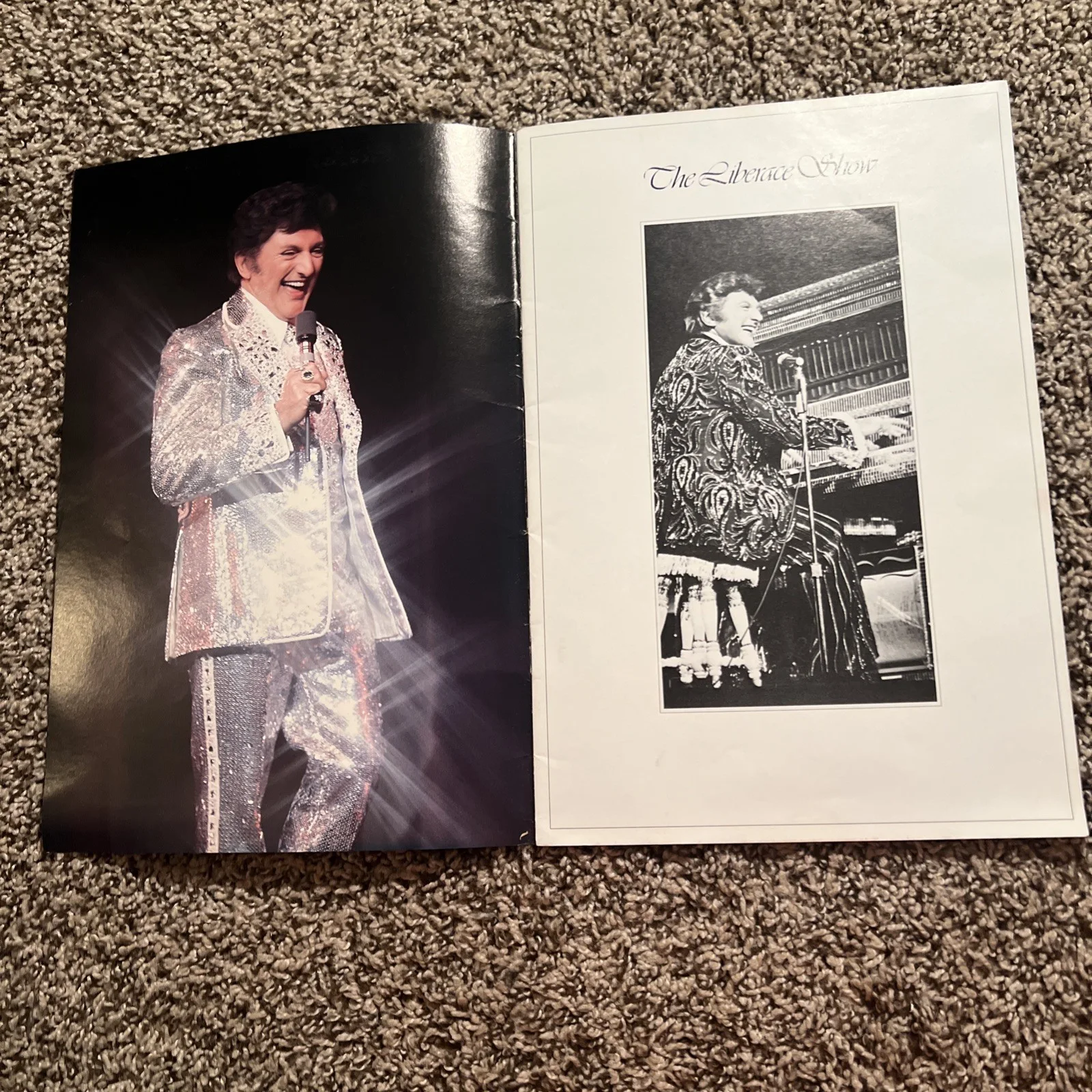 Liberace Autographed Signed Concert Program 1981 w/ Las Vegas Hilton Postcard, image 3