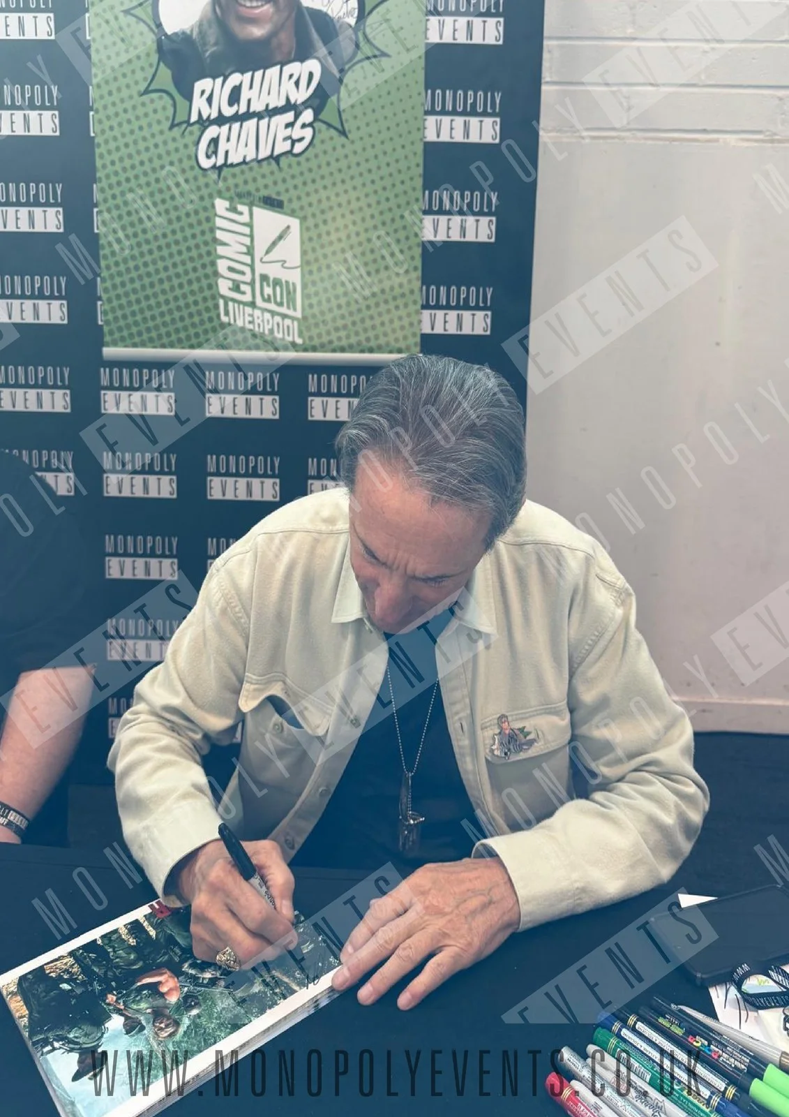 10x8" Predator Cast Fuji Print Signed by Richard Chaves, изображение 2