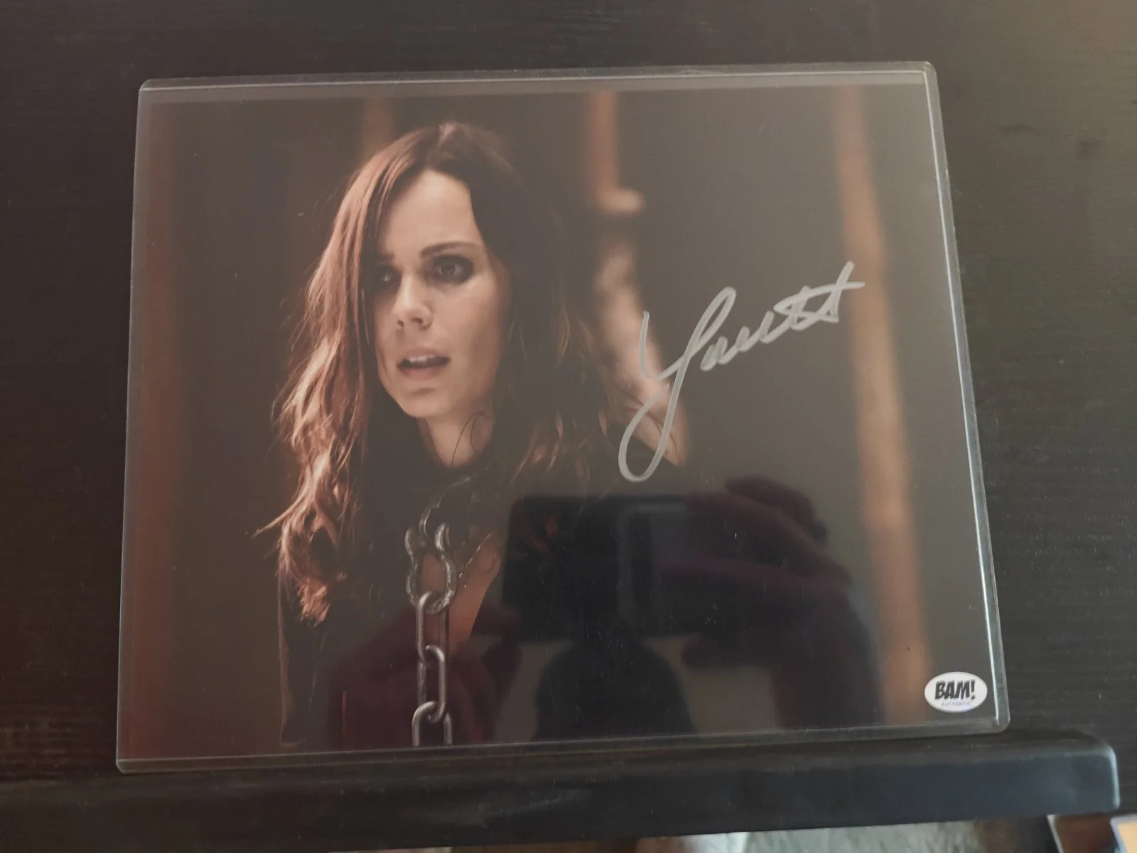 Laura Vandervoort — Laura Vandervoort (Jigsaw) Signed 8x10 Photo, Bam Box COA