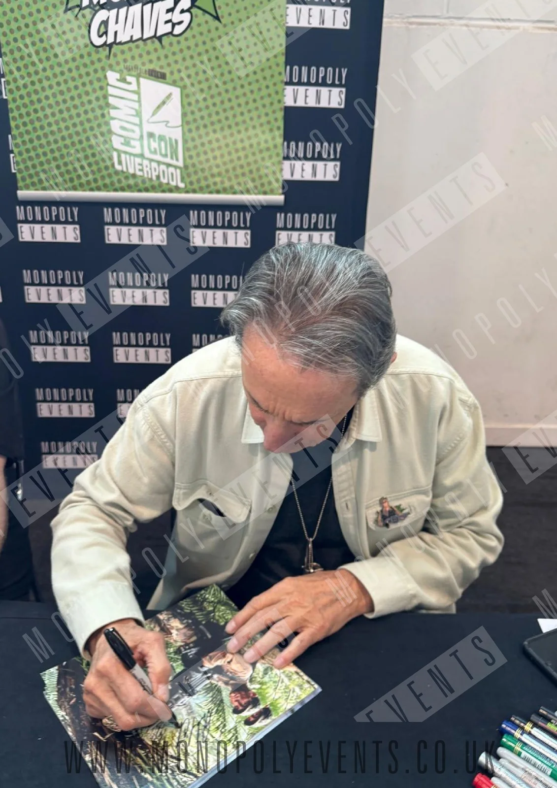 10x8" Predator Poncho Grenade Launcher Fuji Print Signed by Richard Chaves, изображение 2
