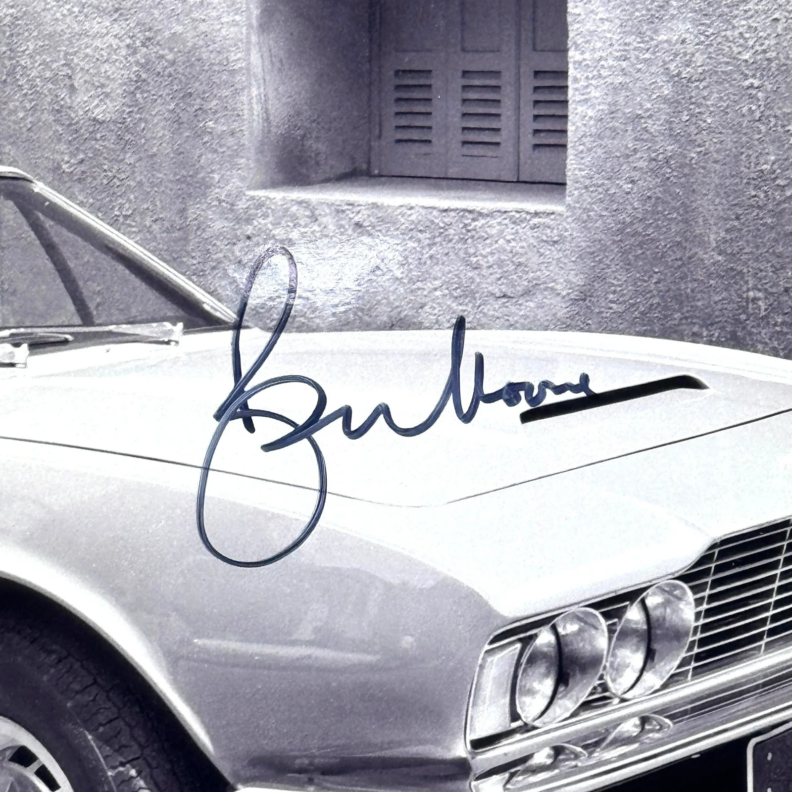 Roger Moore — SIR ROGER MOORE "The Persuaders!" Signed 11x14 Photo JSA Certified Auto Picture, изображение 2