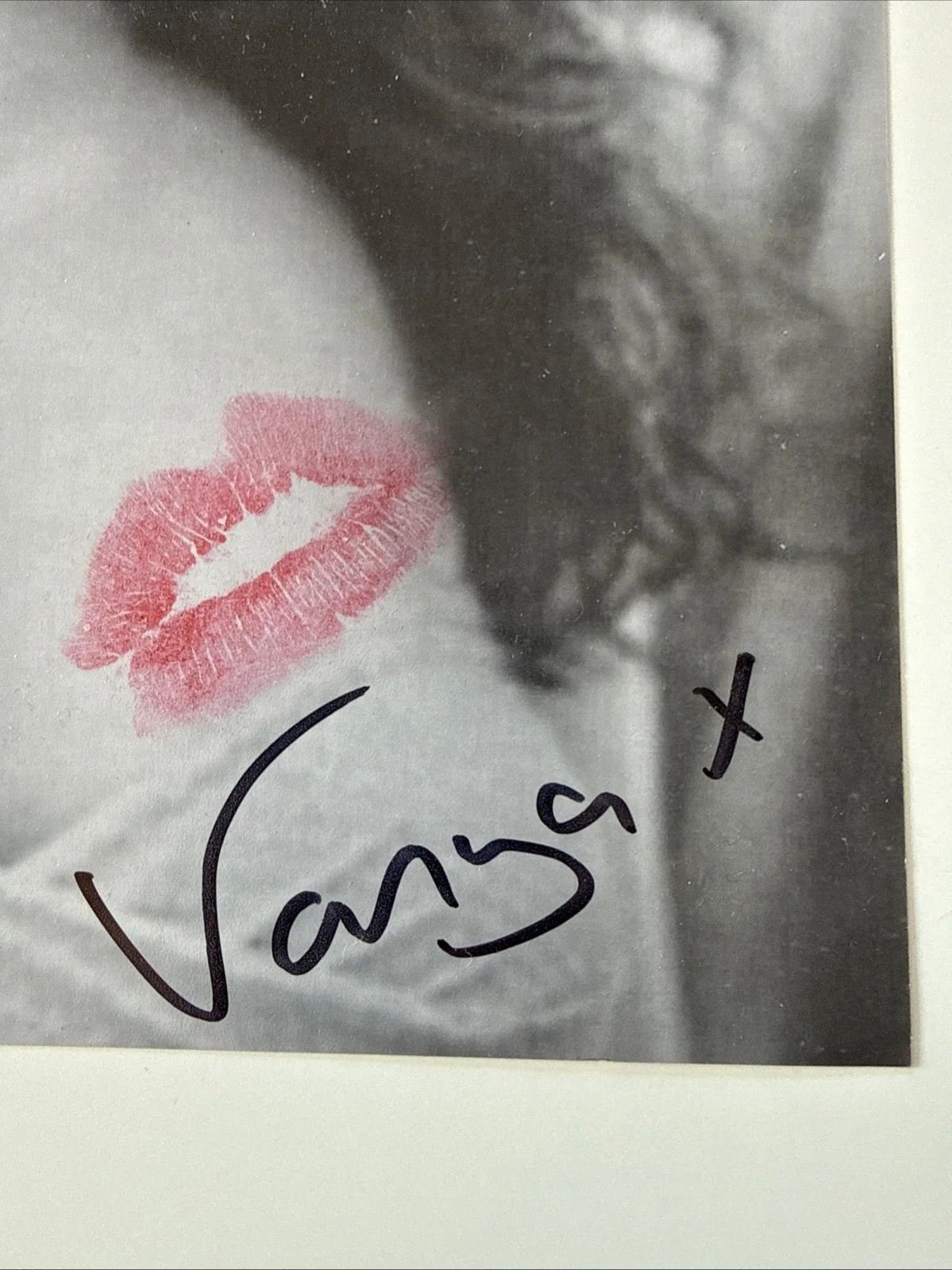 Vanya Seager — Vtg VANYA SEAGER Photo Kiss Pool Girl James Bond For Your Eyes Only signed 10X8, изображение 2