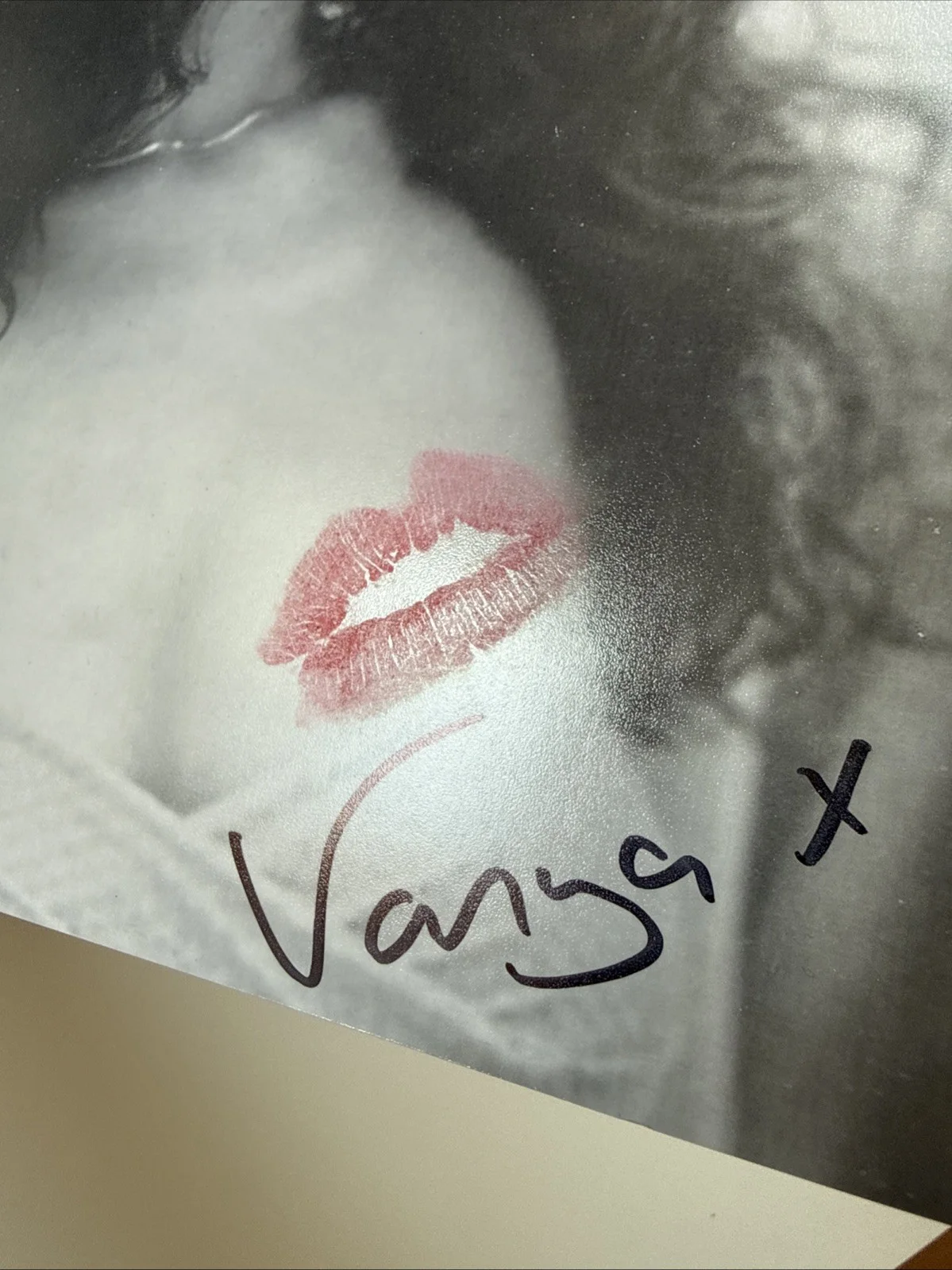 Vanya Seager — Vtg VANYA SEAGER Photo Kiss Pool Girl James Bond For Your Eyes Only signed 10X8, изображение 4