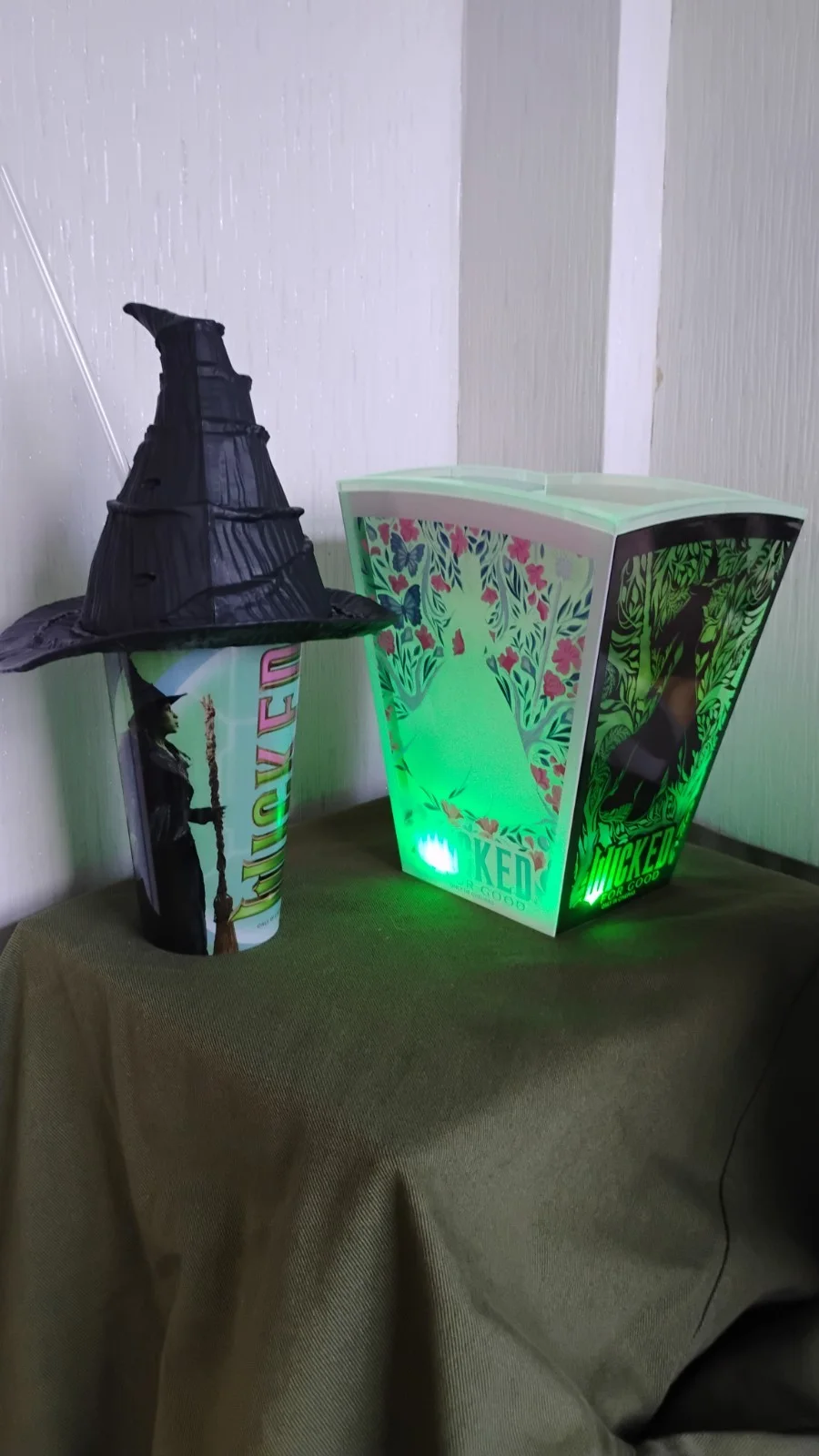 Wicked Movie Cineworld Set Glinda And Elphaba Cups Popcorn Bucket, изображение 3