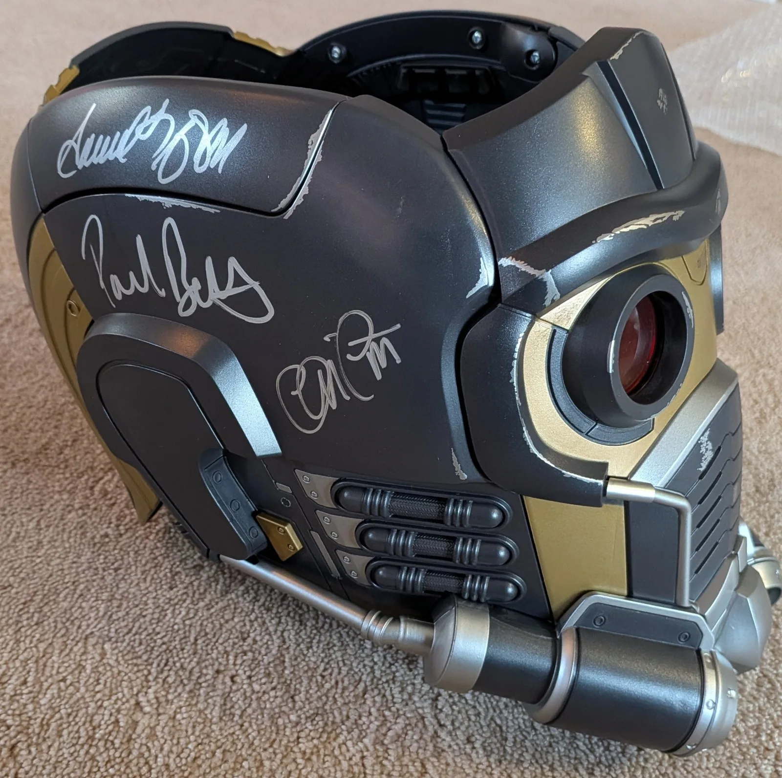 Chris Pratt, Samuel L. Jackson, Paul Rudd, Bettany, Gillan — Pratt, Jackson, Rudd, Bettany +1 Signed Marvel Legends Star Lord Replica Helmet, image 2