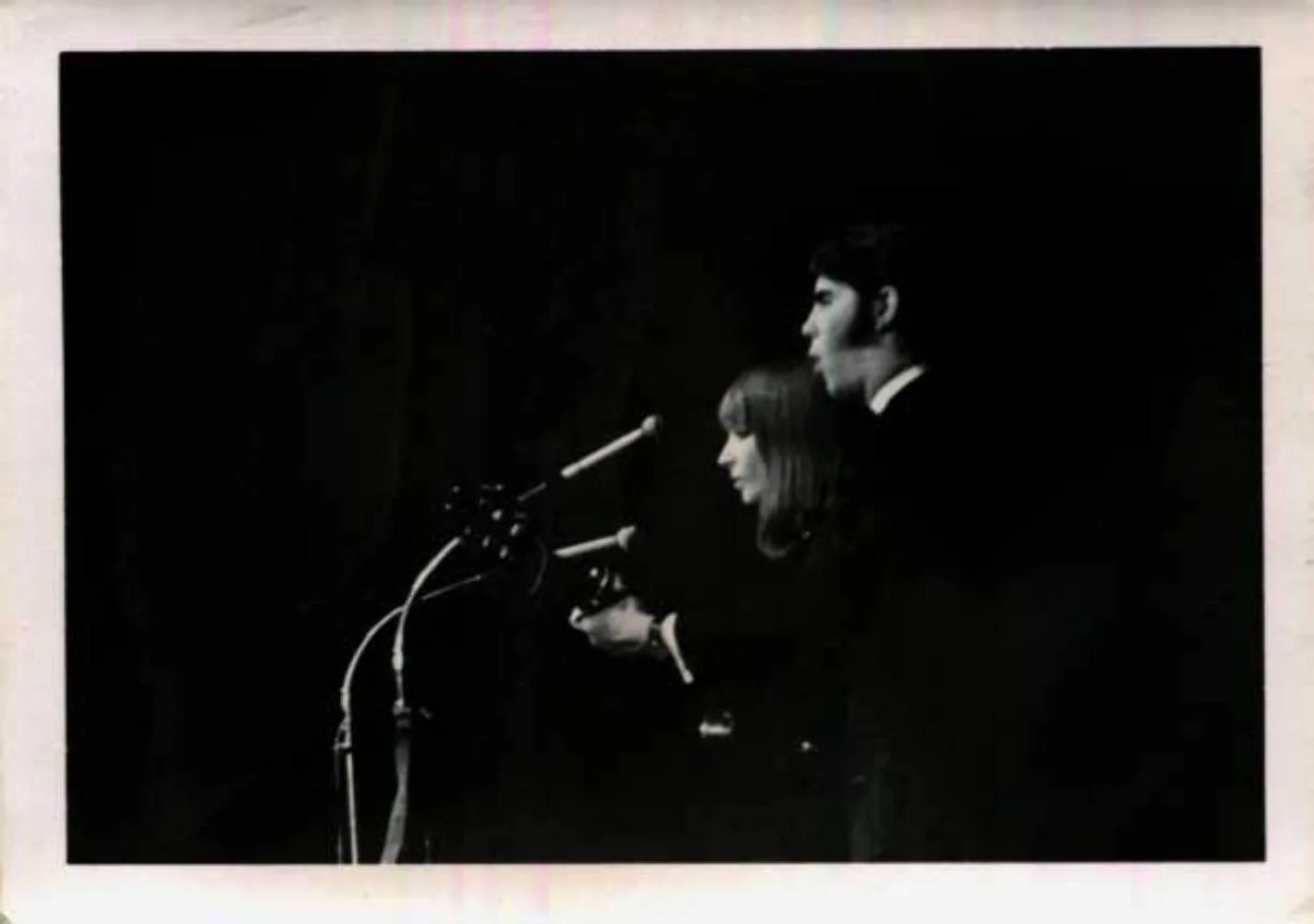 Israeli SINGERS Esther & Abi Ofarim autographs, vintage photo signed verso, изображение 3
