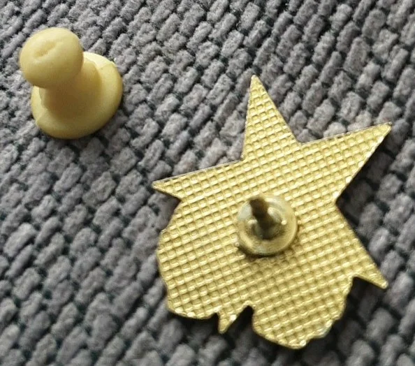 Vintage Laurel and Hardy Star Shaped Pin Badge Rare Collectable, изображение 5