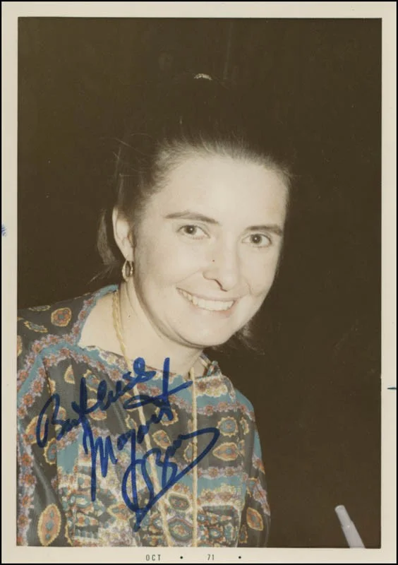 Margaret O'brien — MARGARET O'BRIEN - AUTOGRAPHED SIGNED PHOTOGRAPH