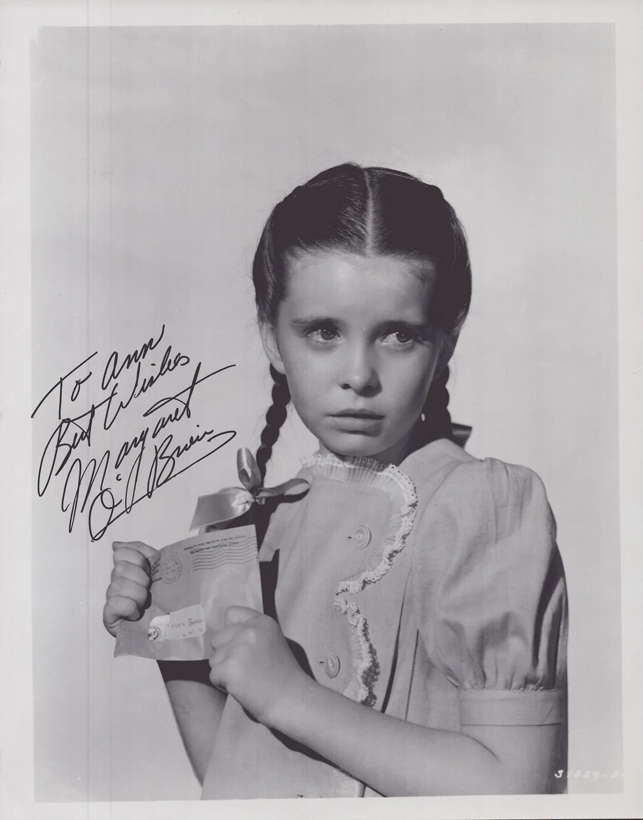 Margaret O'brien — MARGARET O'BRIEN - AUTOGRAPHED INSCRIBED PHOTOGRAPH
