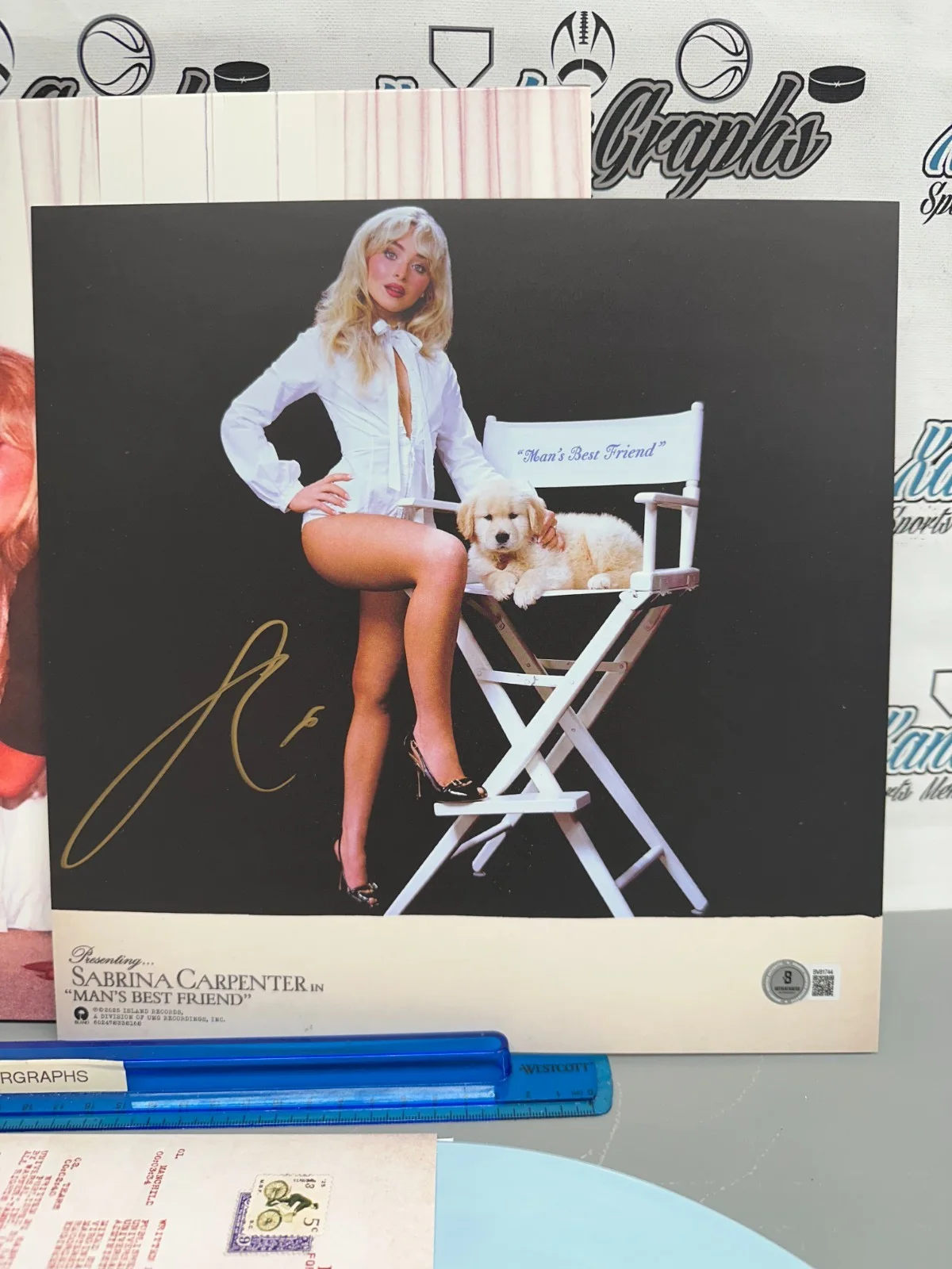 SABRINA CARPENTER MAN'S BEST FRIEND SIGNED AUTOGRAPHED VINYL RECORD-BAS BECKETT, image 2