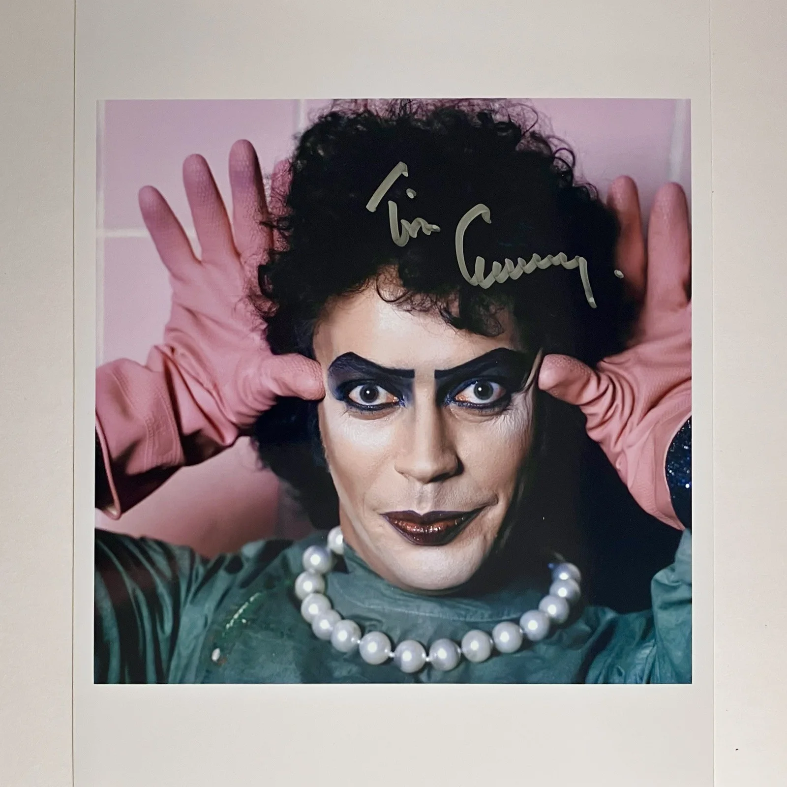 Tim Curry — ROCKY HORROR PICTURE SHOW Signed 8x10 / TIM CURRY as Frank-N-Furter / MICK ROCK, изображение 2
