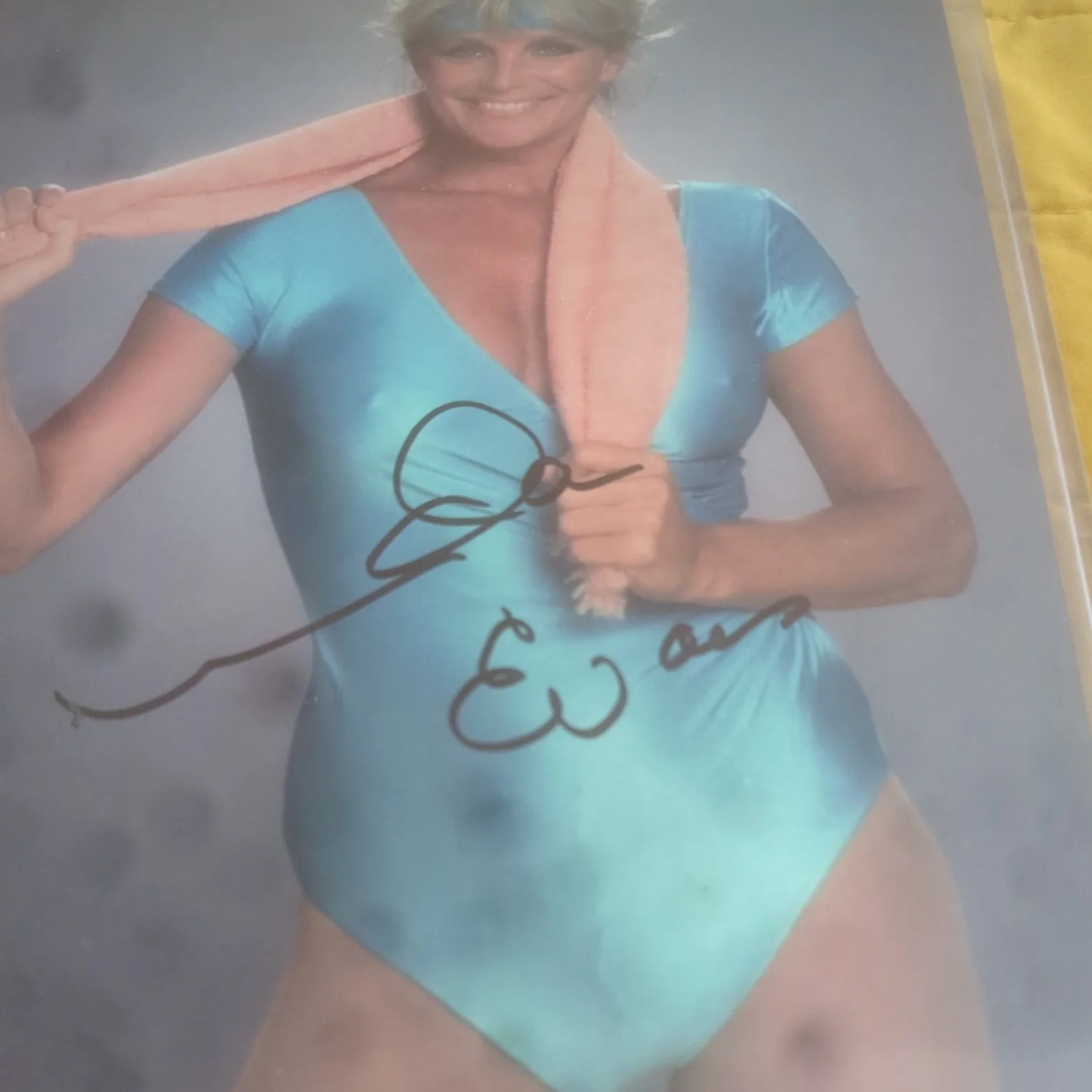 SEE TITLE — LINDA EVANS Signed Autographed 8x10 1984 WORKOUT Photo Beckett certification, изображение 3