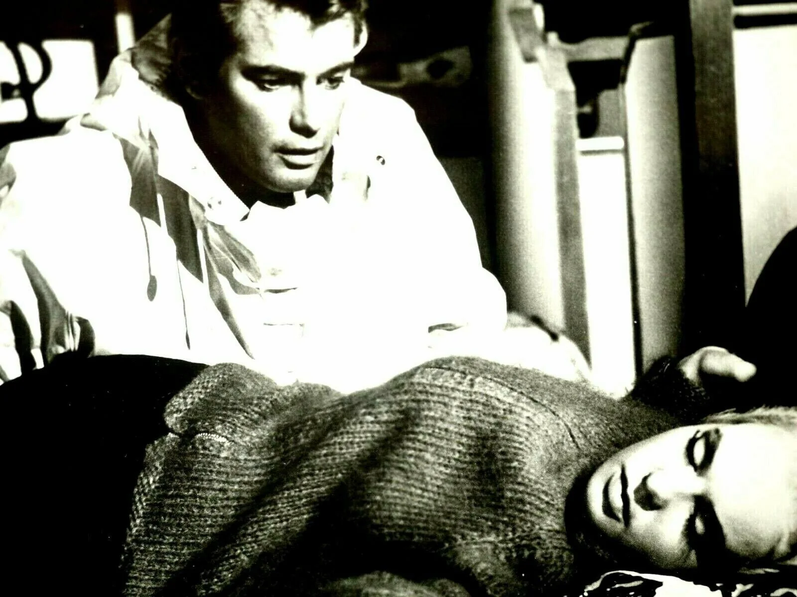 My Blood Runs Cold Troy Donahue Joey Heathert Warner Bros Promo Lobby Photo 1965, изображение 2