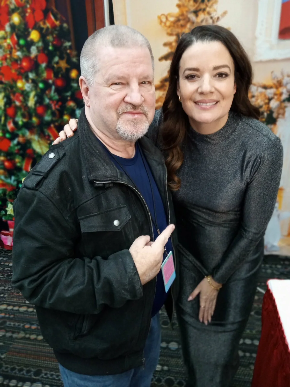Kimberley Sustad — Kimberley Sustad as Kate in The Santa Class Signed Custom Card, image 4