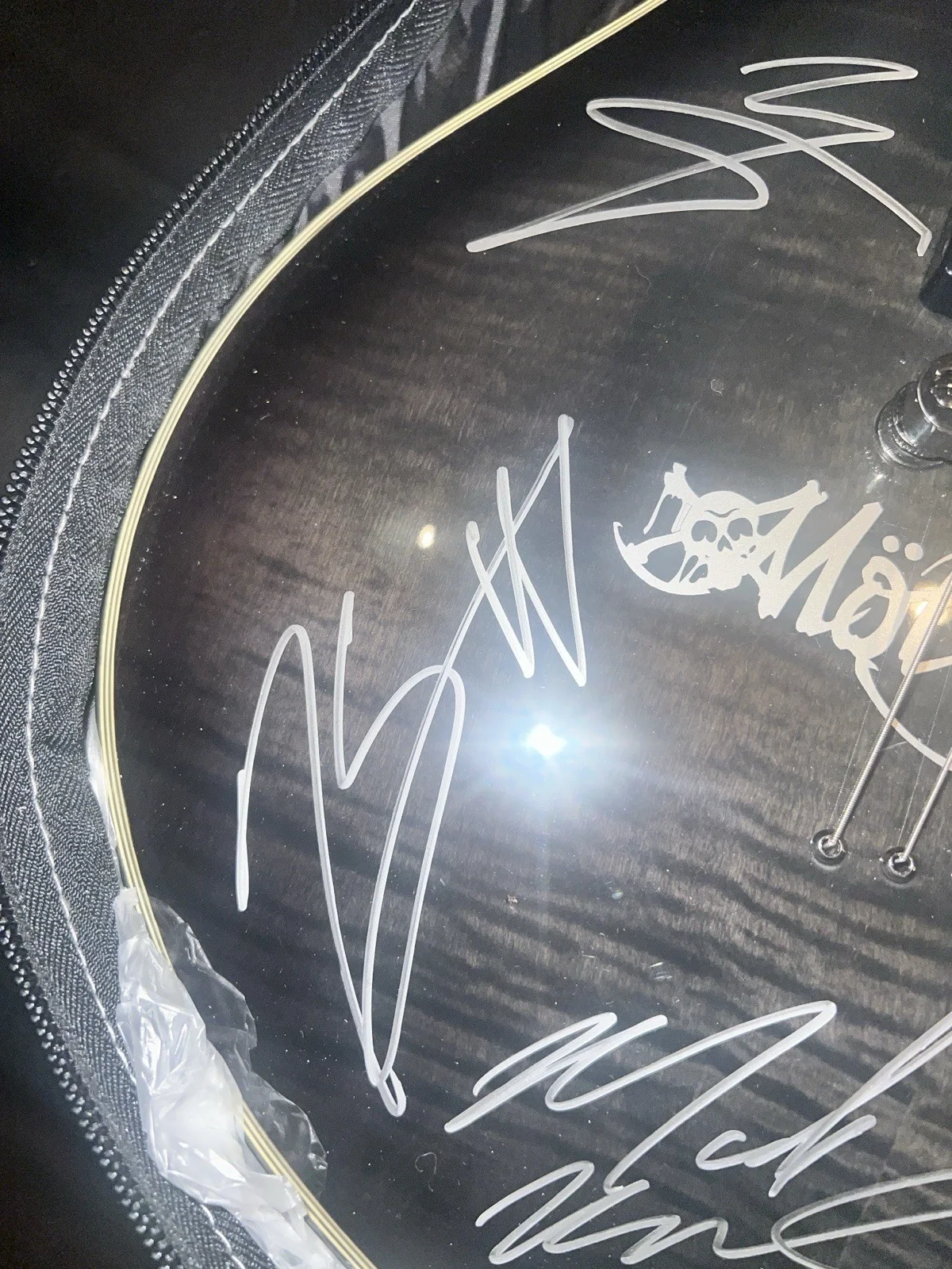 Motley Crue SIGNED X 5 Schecter Diamond Series Electric Guitar, image 5