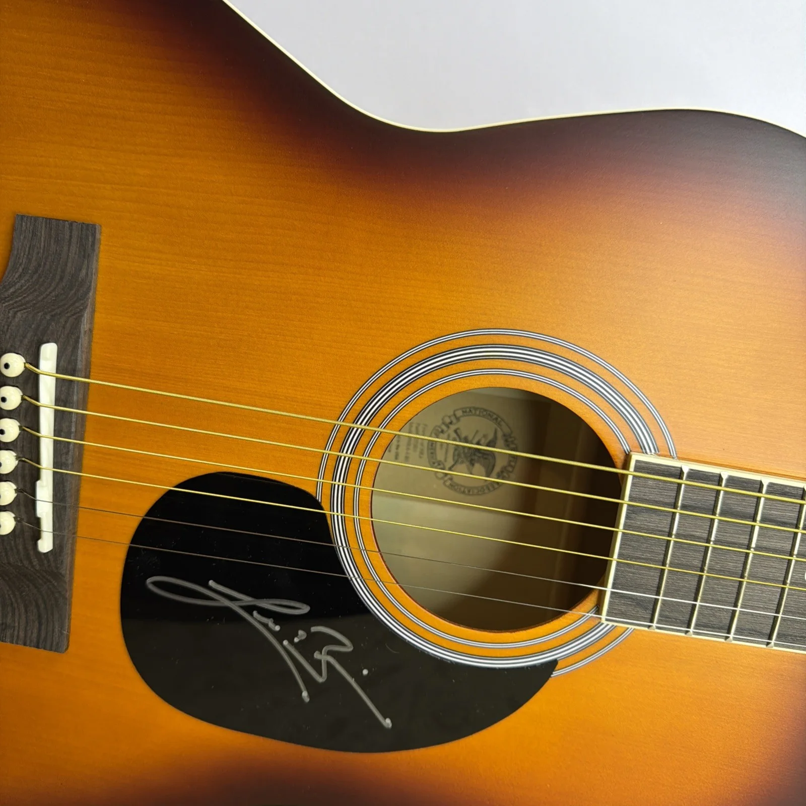 Lee Brice — Autographed LEE BRICE-FULL SIZE ACOUSTIC GUITAR - Limited Edition-NRA, изображение 2
