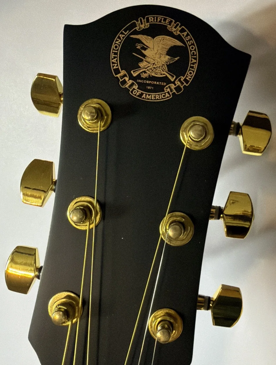 Lee Brice — Autographed LEE BRICE-FULL SIZE ACOUSTIC GUITAR - Limited Edition-NRA, изображение 4