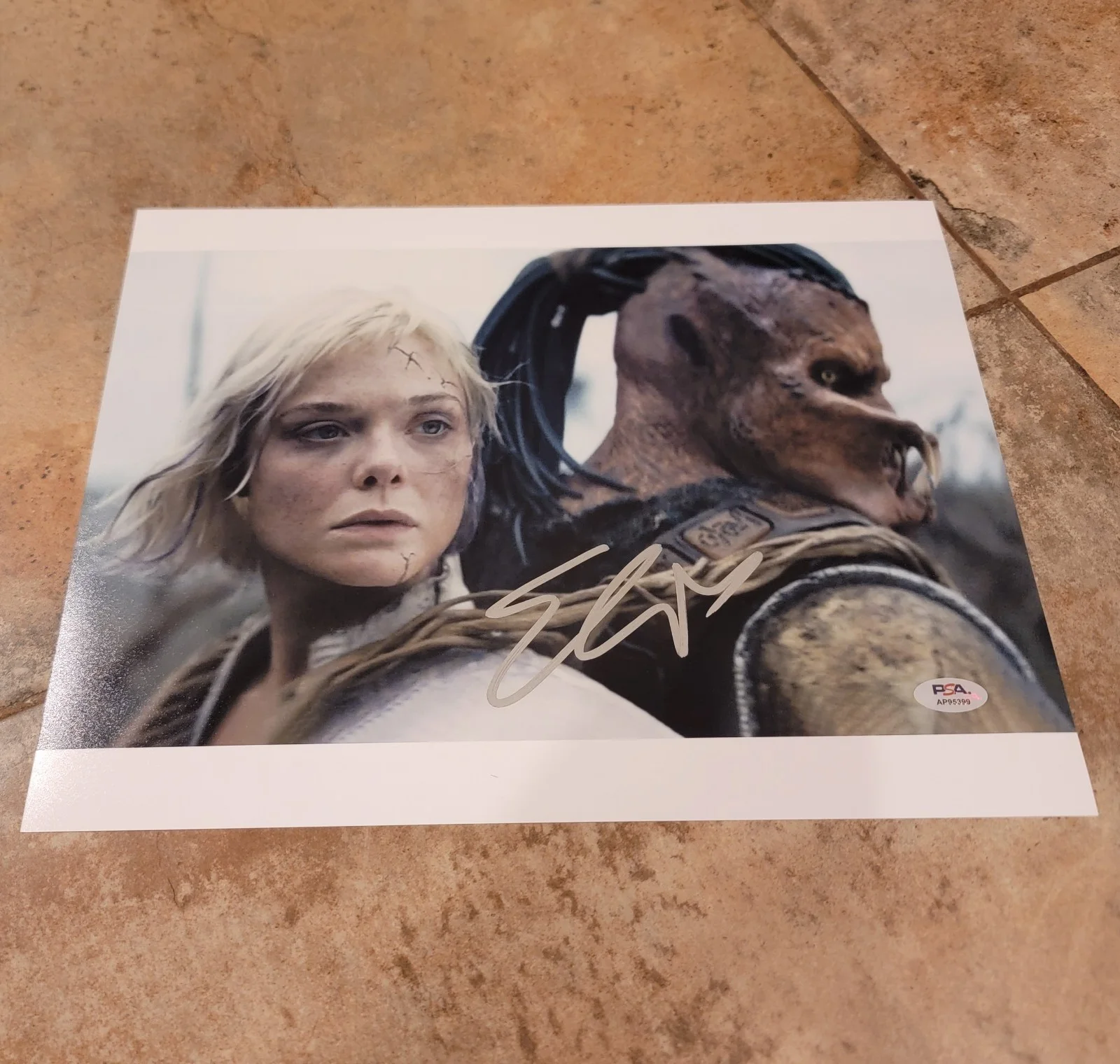 Elle Fanning — Elle Fanning signed 11x14 Photo PSA DNA Autograph Predator Badlands AP95399