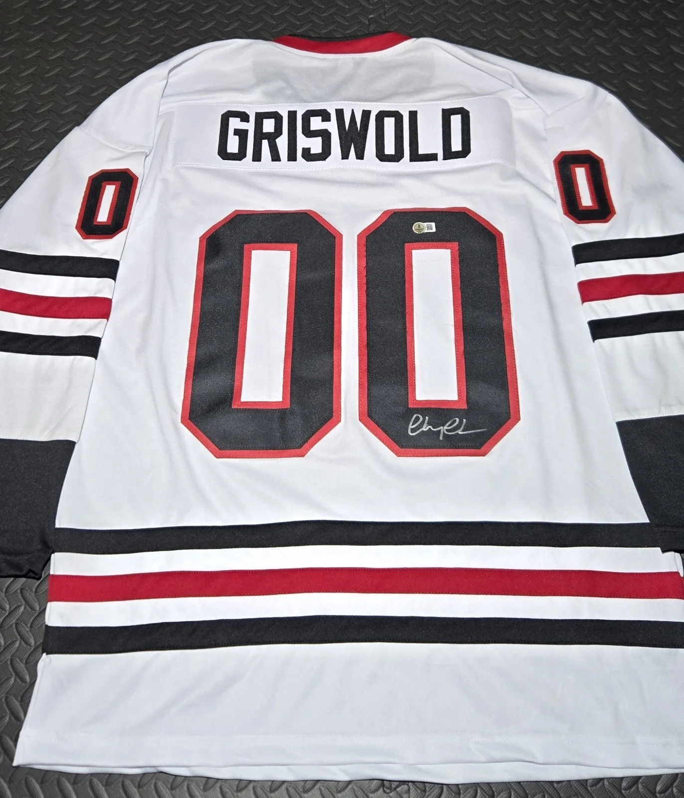 Chevy Chase Autographed Griswold Jersey - Christmas Vacation - Beckett COA, изображение 2