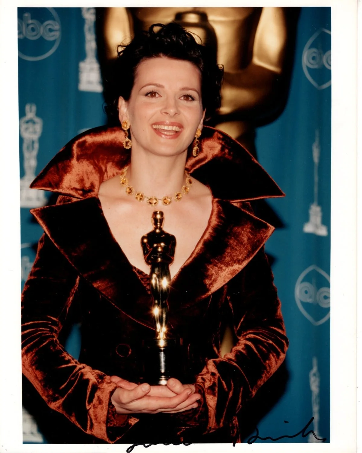 Juliette Binoche — JULIETTE BINOCHE signed autographed 8x10 OSCAR ACADEMY AWARD photo