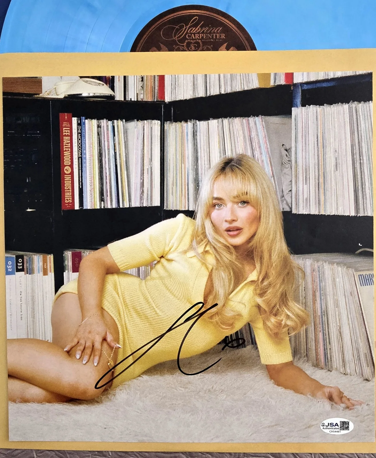 Sabrina Carpenter Short N' Sweet Signed Blue Marble Vinyl LP - JSA COA, изображение 4