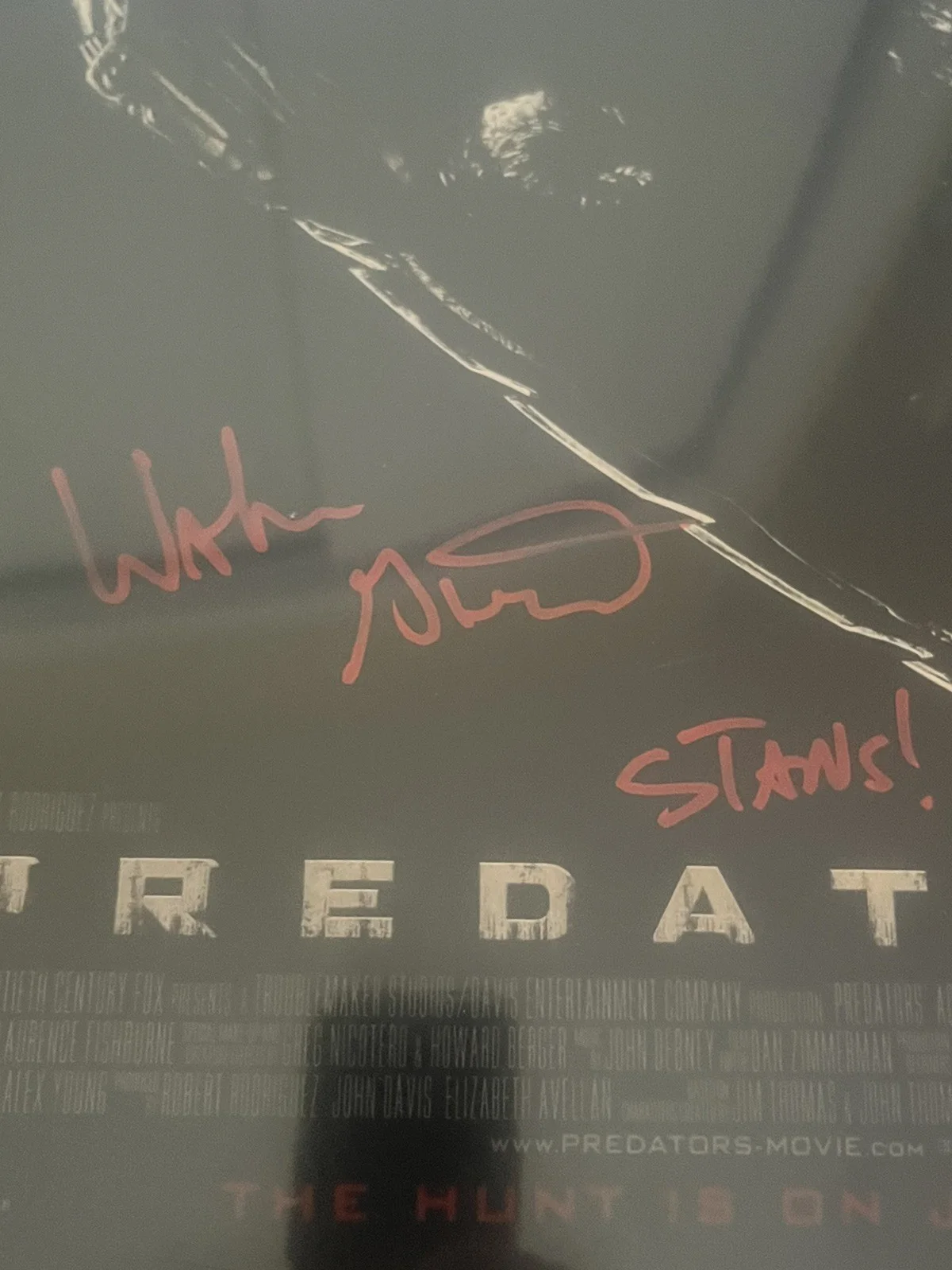 Walton Goggins, Derek Mears — WALTON GOGGINS, DEREK MEARS DUAL SIGNED 11x17PHOTO! PREDATORS! BECKETT COA!, изображение 4