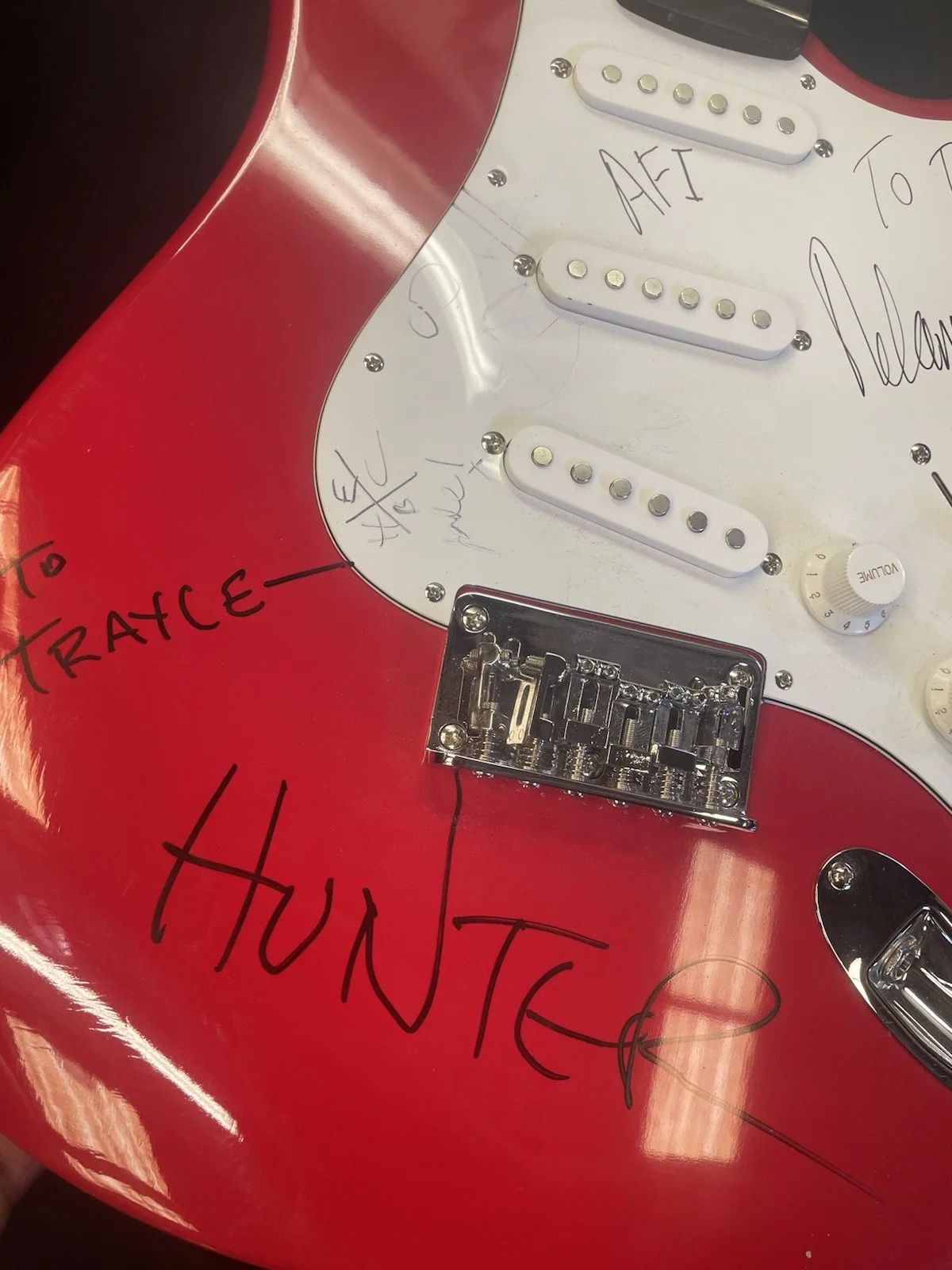 Squier Bullet Strat Red Guitar Signed by AFI Band + Gig Bag No COA, изображение 3