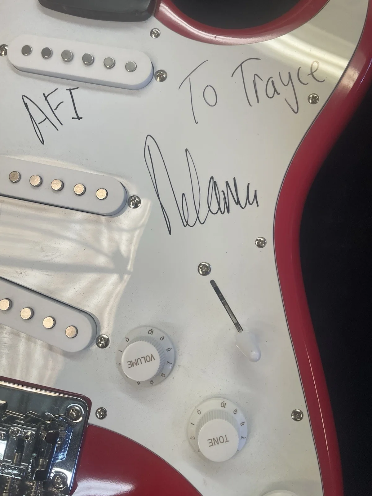 Squier Bullet Strat Red Guitar Signed by AFI Band + Gig Bag No COA, изображение 4