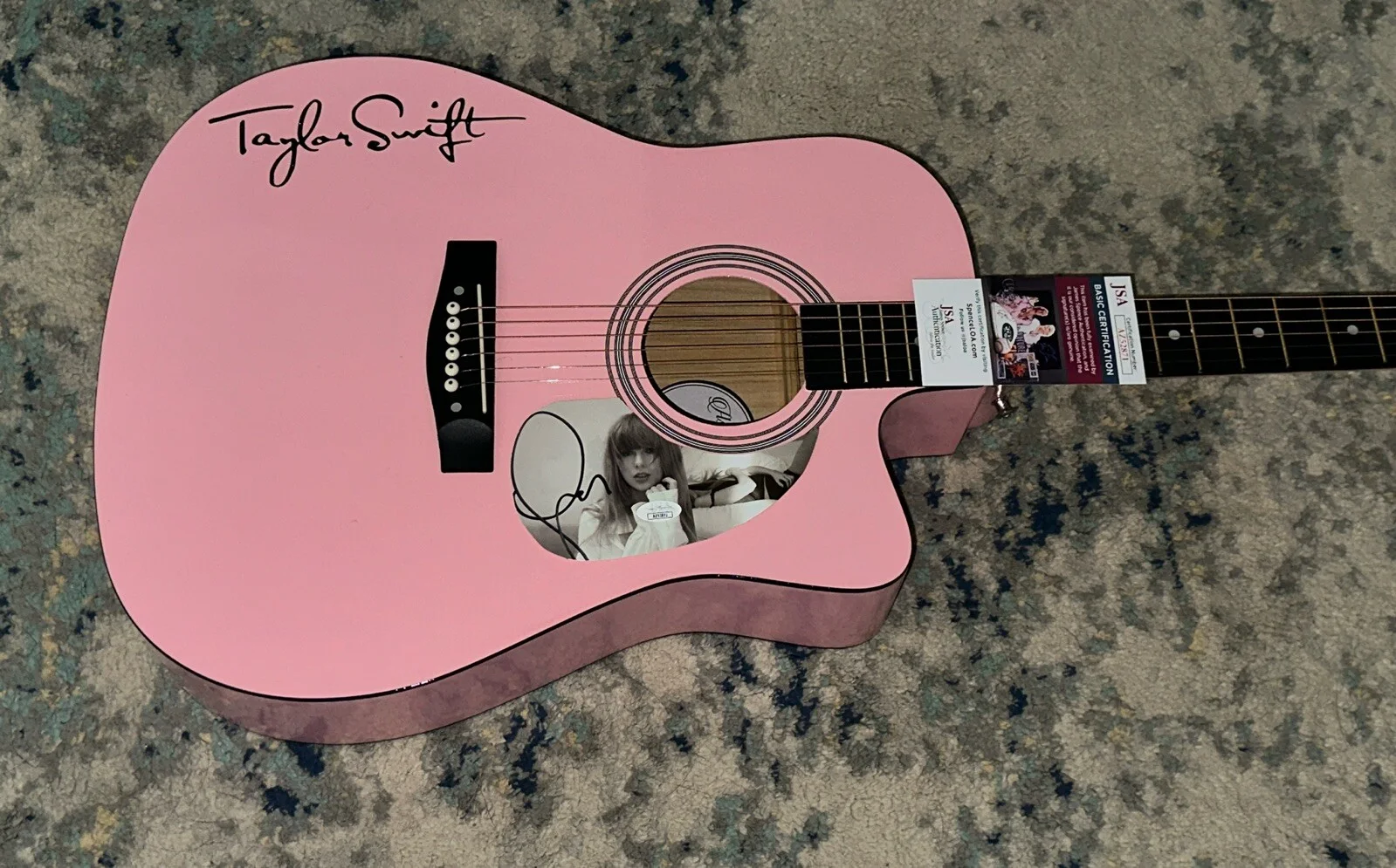 🚨TAYLOR SWIFT Signed FULL SIZE Acoustic Guitar Country PINK JSA CERT 🎁 GIFT, image 5
