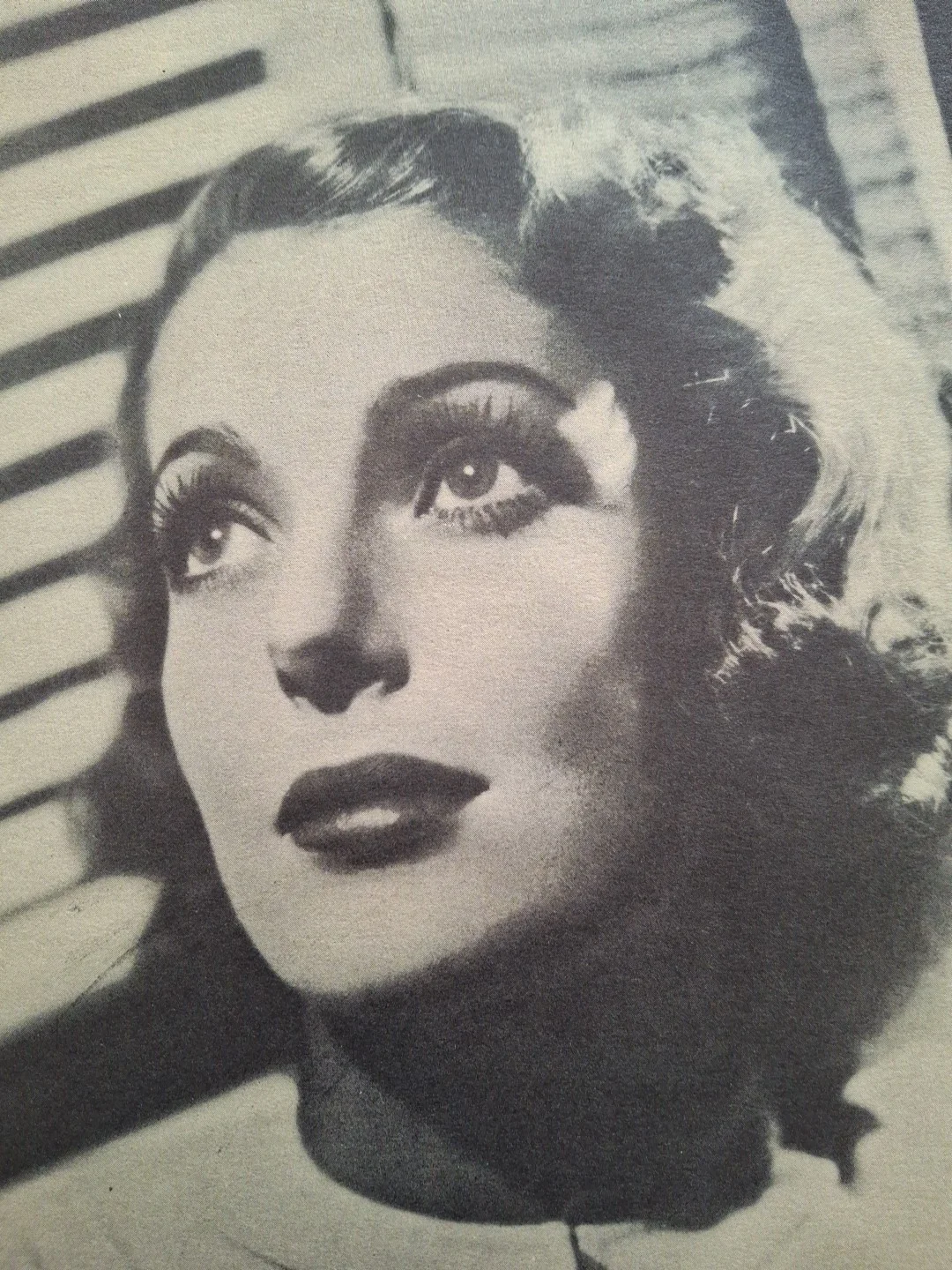 LORETTA YOUNG — Loretta Young - Signed Vintage Celebrity Autograph Photo, image 3