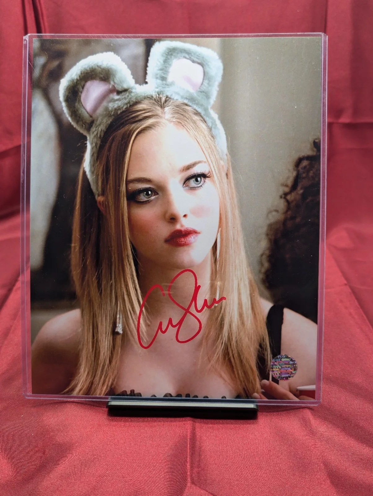 Amanda Seyfried — Amanda Seyfried Signed 8x10 Photo w/ COA – Mean Girls “I’m a Mouse” Scene