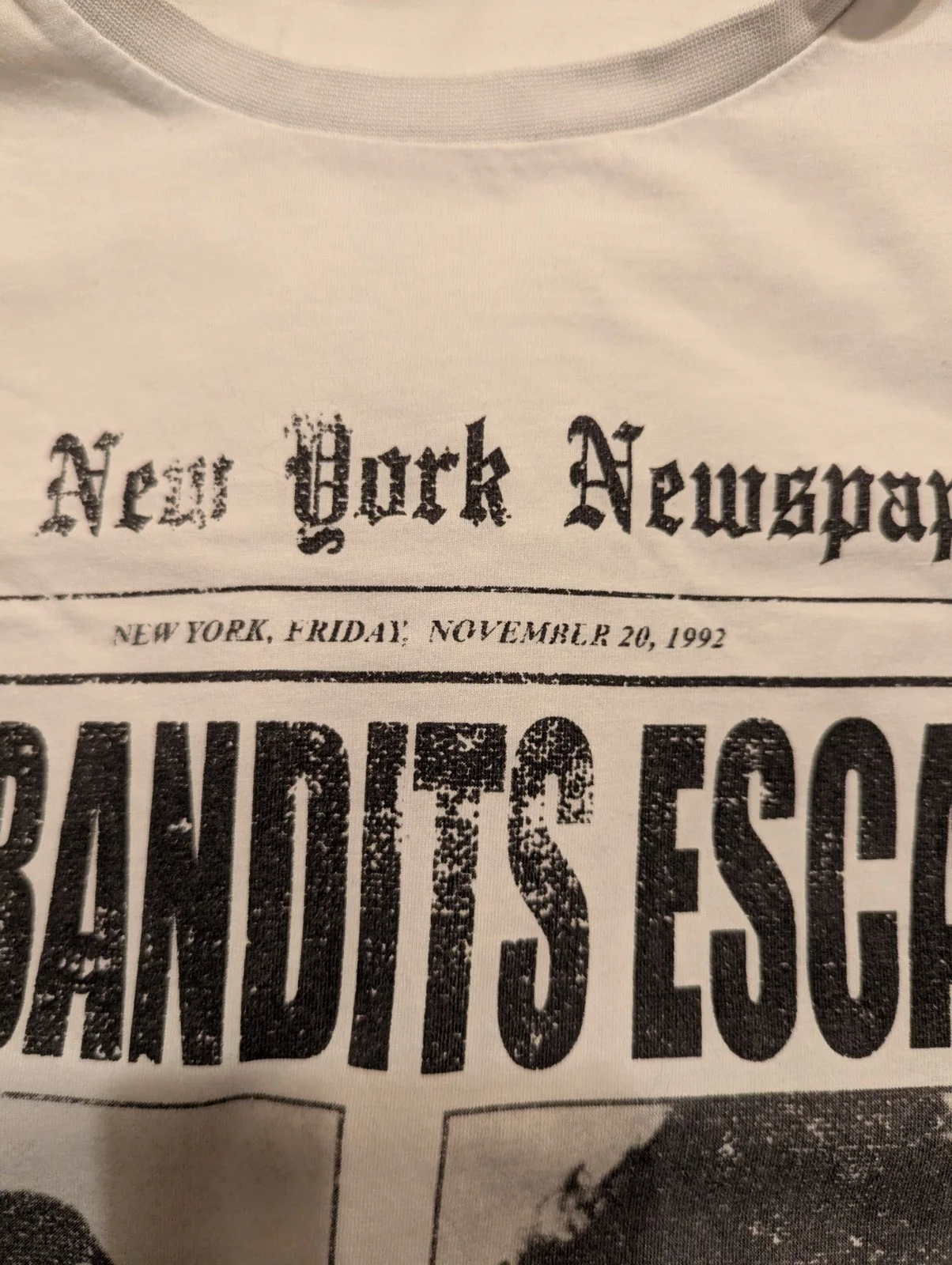 Home Alone 2 Wet Bandits Tee White Medium Escaped Newspaper NYC Sticky, изображение 5