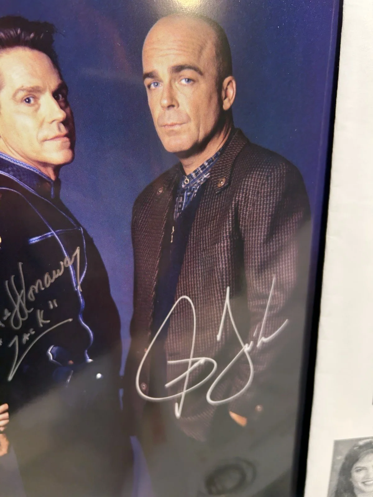 Conaway, Doyle, Dobro — Babylon 5 Cast Signed Lot of 3 Jerry Doyle, Jeff Conaway, Carrie Dobro, изображение 4
