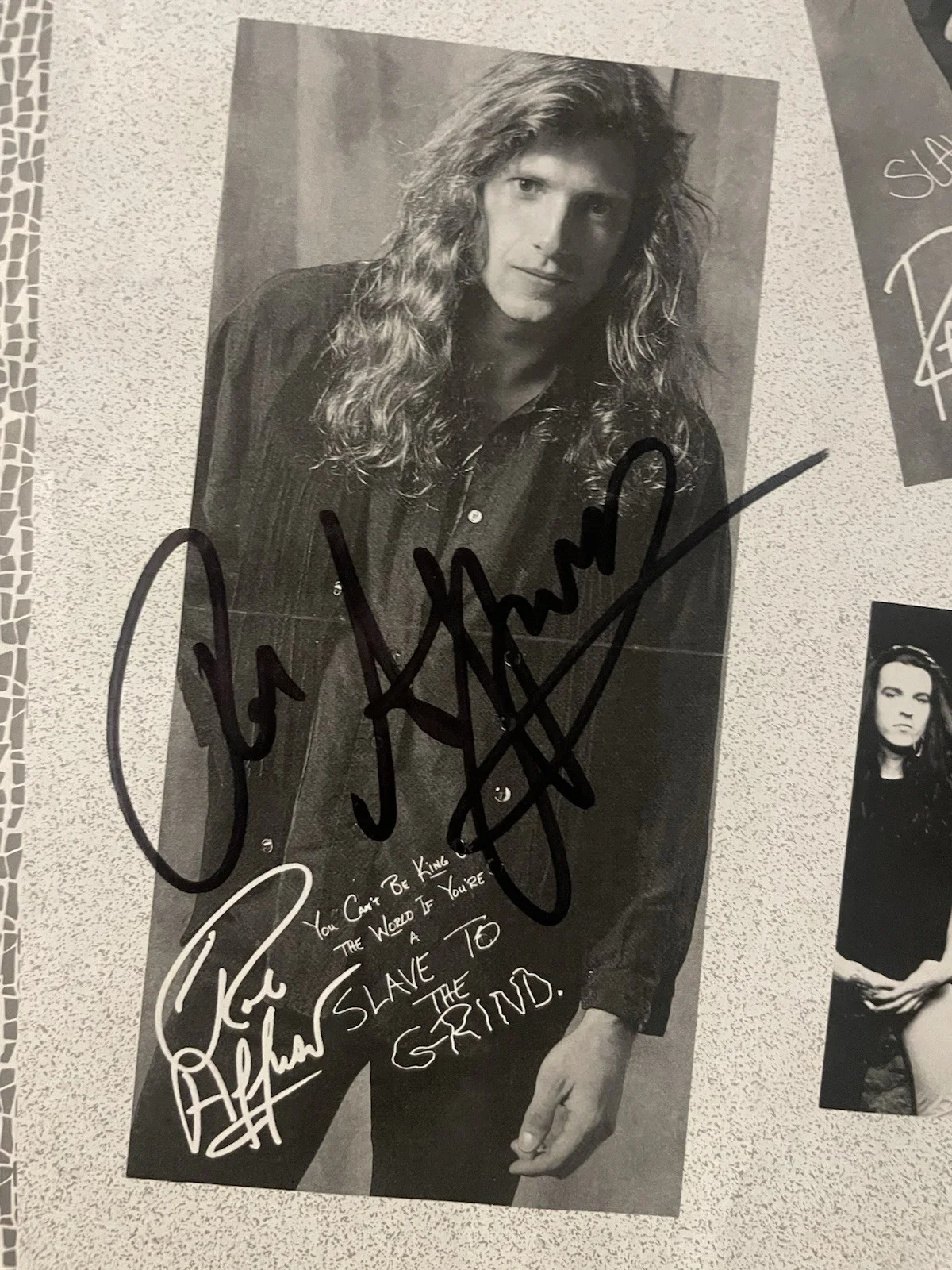 Skid Row Signed X5 Slave To The Grind Album Insert AUTOGRAPHED Whole Band 12x24, изображение 2