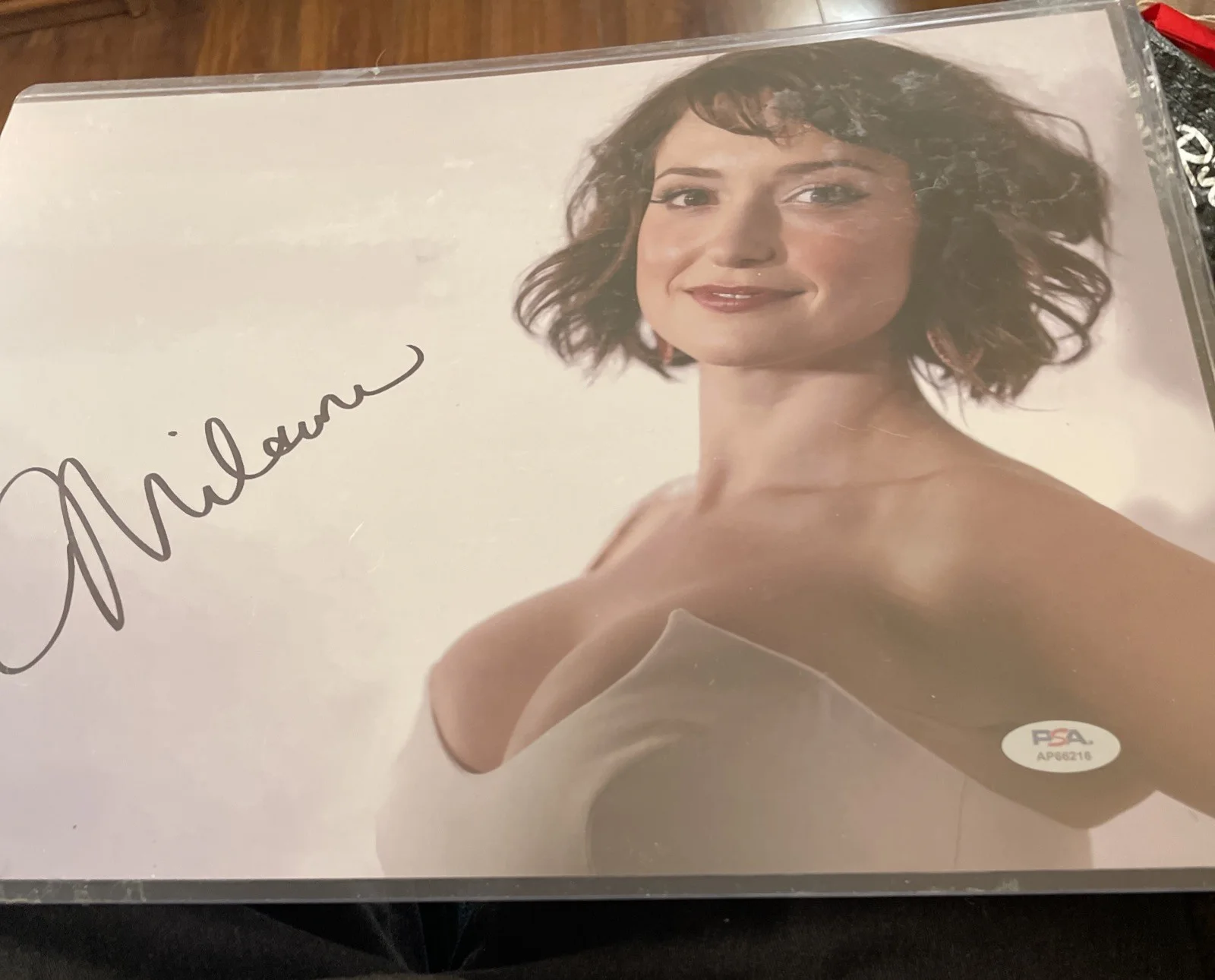 Milana Vayntrub — MILANA VAYNTRUB SIGNED 11X14 PHOTO PSA DNA AUTOGRAPH AP66216