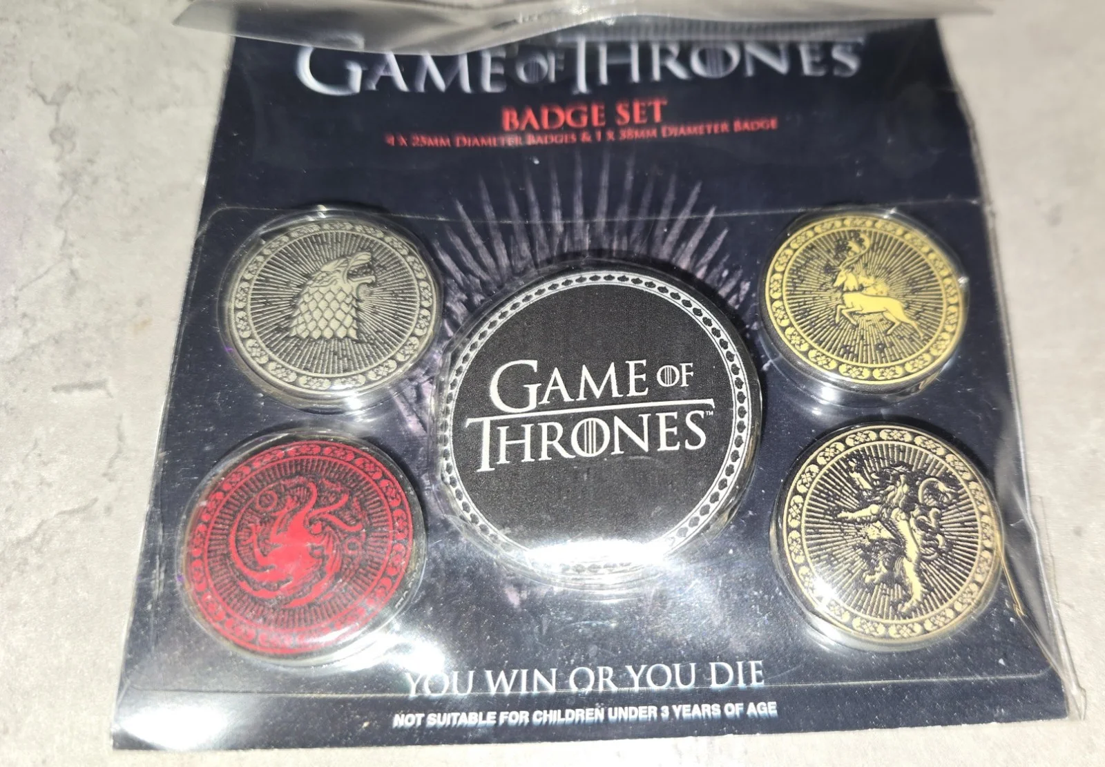 OFFICIAL LICENSED - GAME OF THRONES - FOUR GREAT HOUSES 5 BADGE PACK LANNISTER, image 2