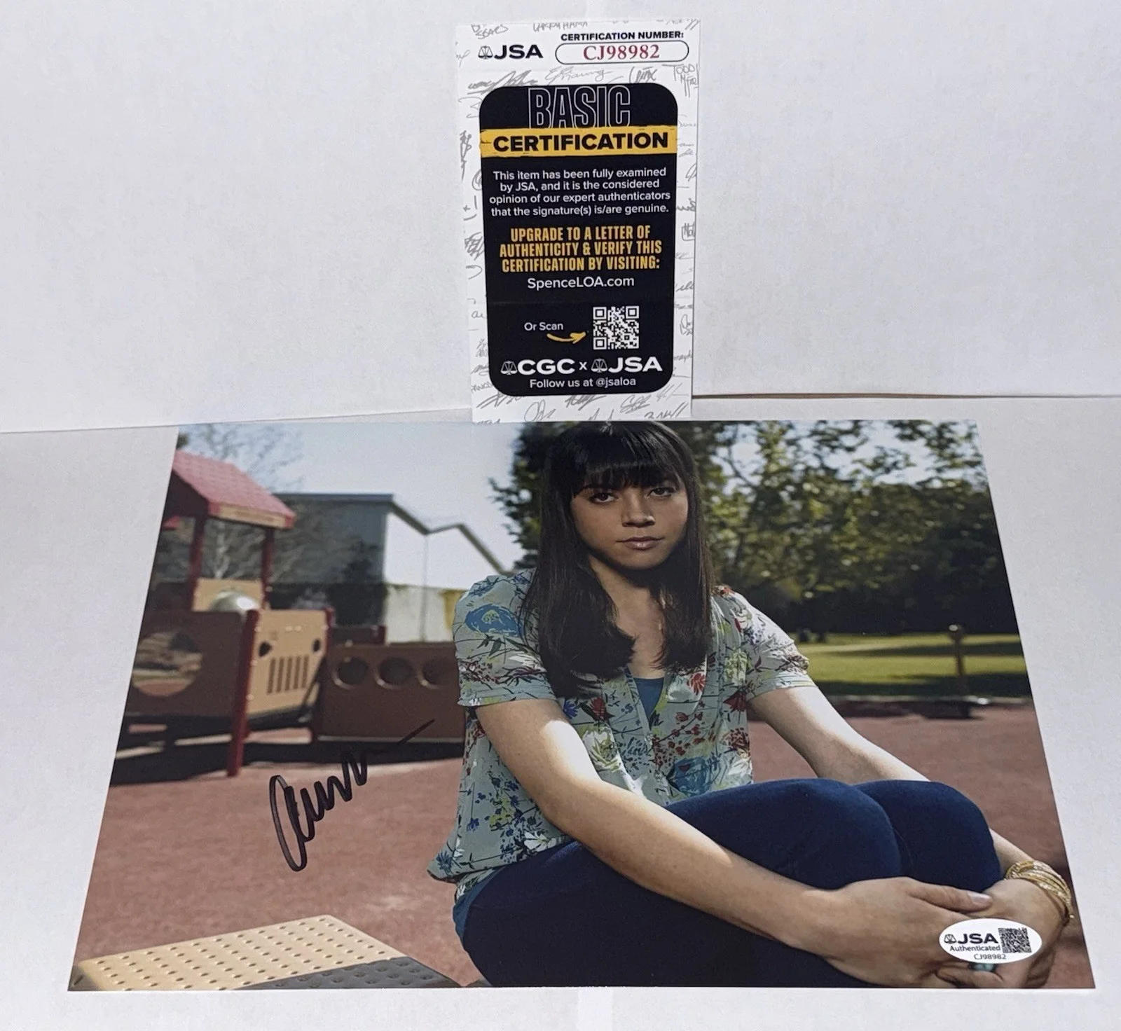 Aubrey Plaza — AUBREY PLAZA SIGNED AUTOGRAPHED SEXY 8x10 PHOTO COA JSA PARKS AND RECREATION